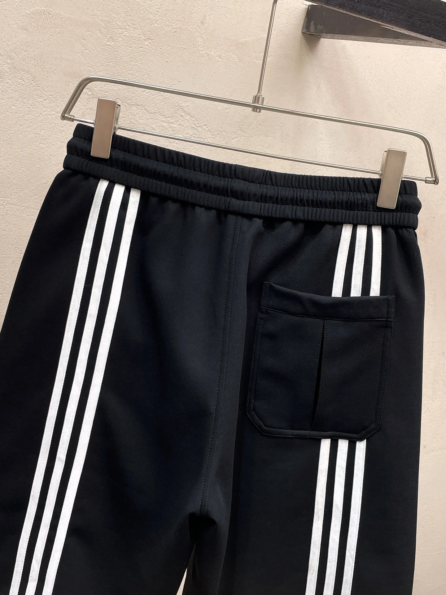 Y 3 Complete three standards 2026 summer New Arrival men's casual shorts, advanced custom-made Breathable fabric Breathable fabric with high elasticity and comfort, impeccable details, top-grade accessories, original logo design concept, delicate and soft feel! The upper body fit is awesome! Size: M-XXXL Please state your height and weight when ordering