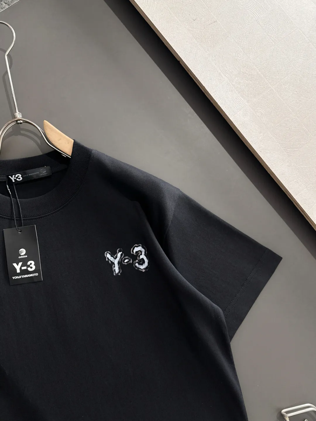 Y 3 2025SS Spring and Summer Newest Arrival round neck fashionable short-sleeved T-shirt, official website synchronization, counter g Salona fabric! Comfortable against the skin, durable and easy to wear, Classic simple logo design, meticulous original craftsmanship, a must-have item for handsome men Sizes M-XXXL
