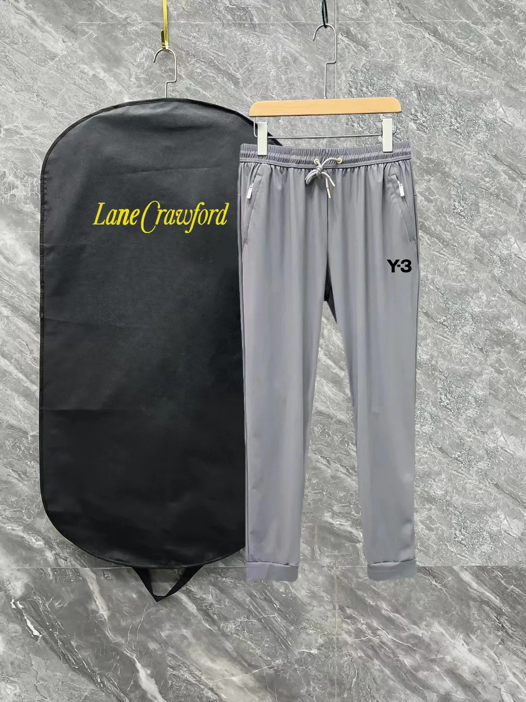 Y-3 Spring and Summer New Arrival two-color high-quality thin sports and leisure ice silk pants. Smooth, comfortable, anti-wrinkle and traceless pants. 🗯Soft texture, slightly elastic to the touch, cool ice silk pants. Elastic waistband, fashionable design 🗯 Neat and neat routing, suitable for both sports and leisure! Can be easily worn by all body types. Classic is available in two colors. 🗯New summer product Versatile is not picky. The upper body is very simple, handsome and stylish. It can be easily worn by men and women. Color: Black Gray Size: S-XL