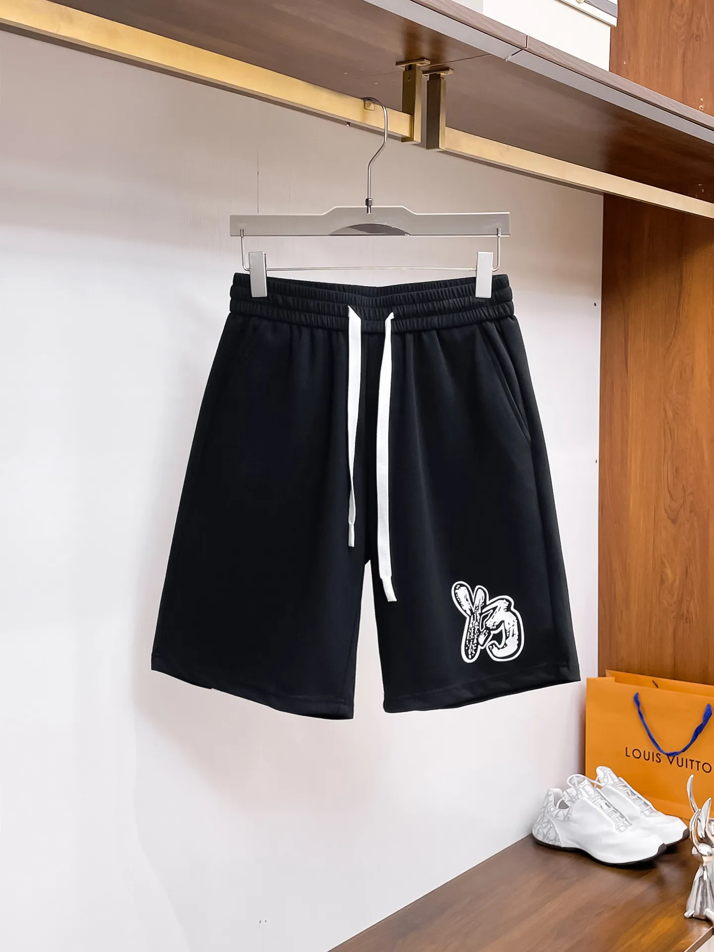 Y 3 Complete three standards 2026 summer New Arrival men's casual shorts, advanced custom-made Breathable fabric Breathable fabric with high elasticity and comfort, impeccable details, top-grade accessories, original logo design concept, delicate and soft feel! The upper body shape is awesome! Size: M-XXXL Please state your height and weight when ordering