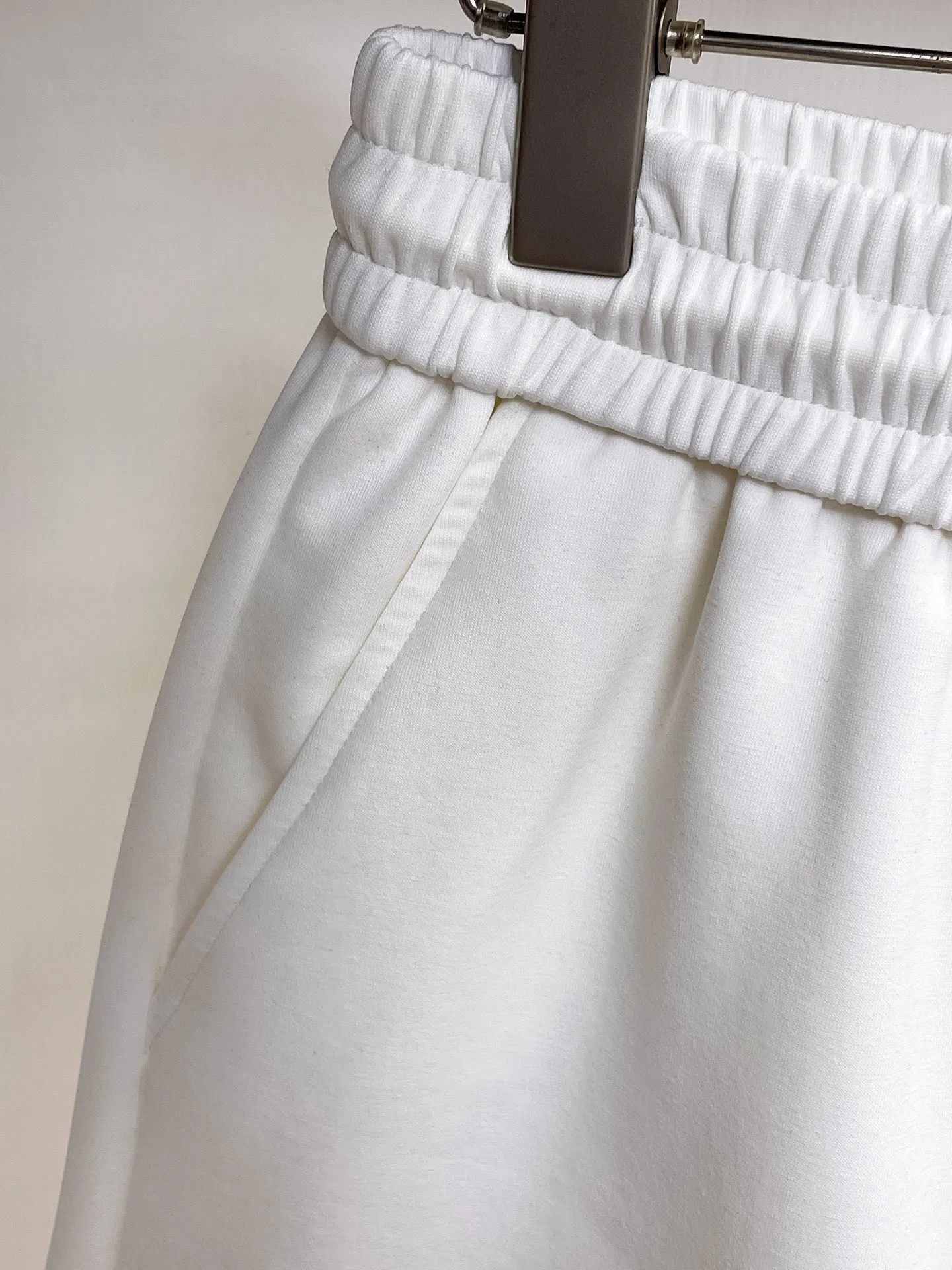 Y 3 Complete three standards 2026 summer New Arrival men's casual shorts, advanced custom-made Breathable fabric Breathable fabric with high elasticity and comfort, impeccable details, top-grade accessories, original logo design concept, delicate and soft feel! The upper body fit is awesome! Size: M-XXXL Please state your height and weight when ordering