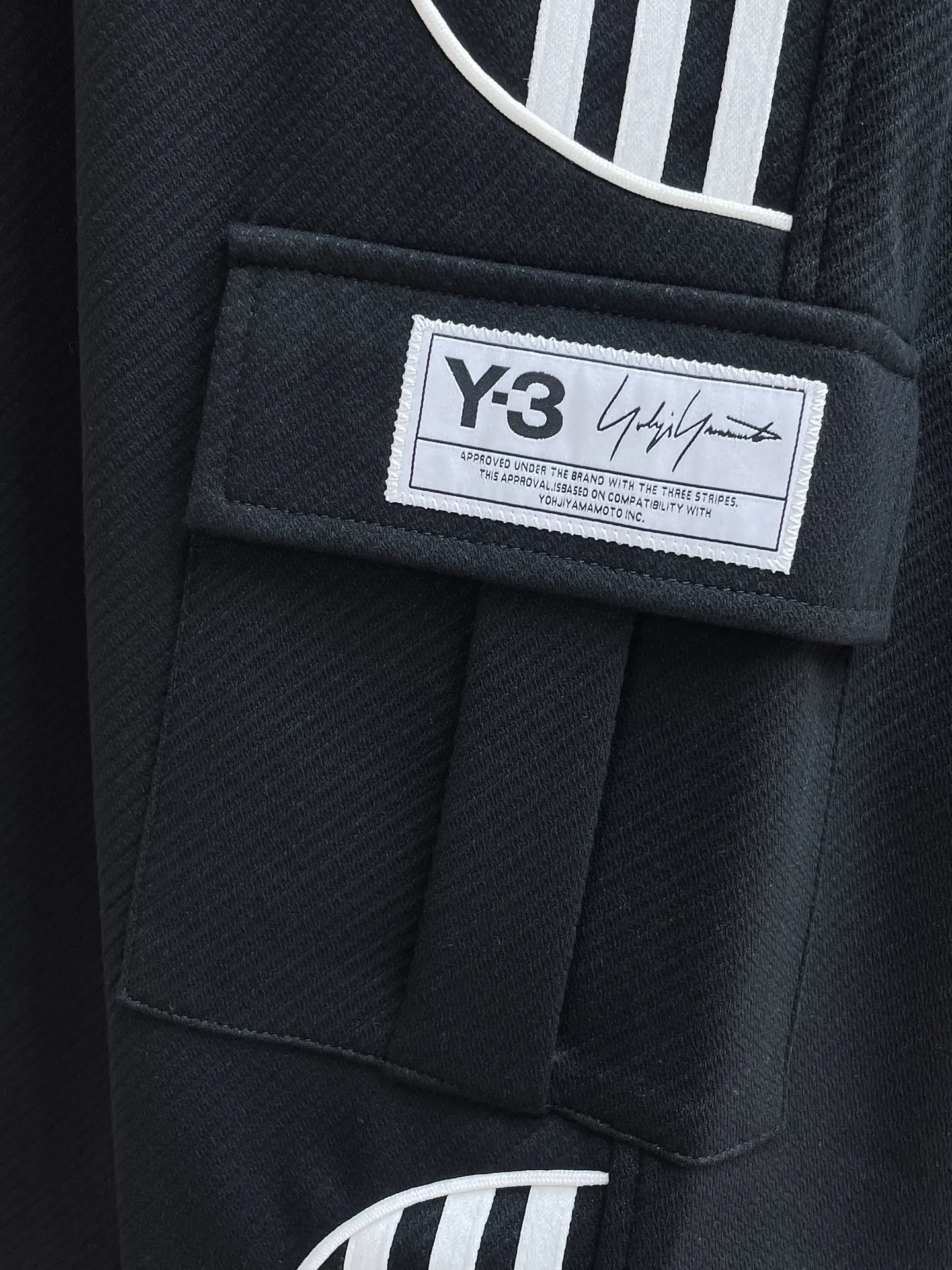 Y 3 [Higher version] The latest products for autumn and winter 2026, available at the counter simultaneously, original goods, fashionable casual trousers and casual pants, using imported original fabrics, top-grade embroidery 🪡 craft letter pattern logo, original hardware accessories decoration, simple yet fashionable, fashionable and handsome upper body, Sizes: M-3XL
