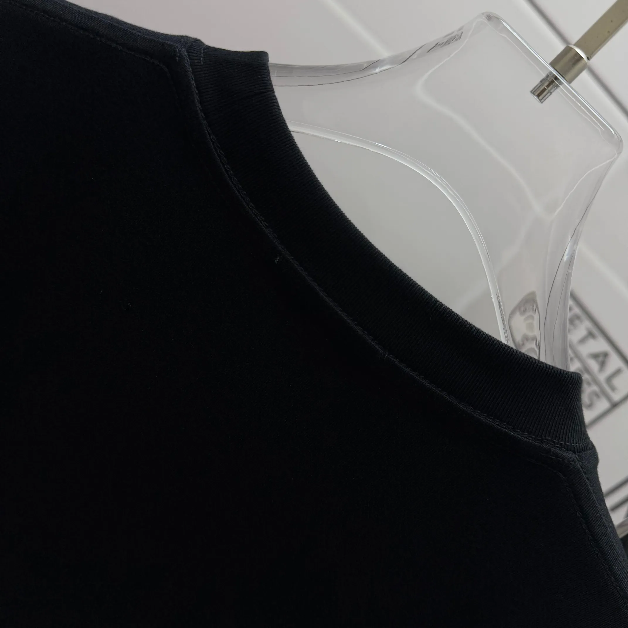 # 90 Y 3*Yamamoto*Yoji 2025 Spring and Summer New Arrival Simple signature letter thick plate silicone three-dimensional craftsmanship Y-3 Customized double yarn plain cotton fabric Short-sleeved T-shirt Men and women Same Style Size: S (90-130 pounds) M (120-150 pounds) L (140-165 pounds) XL (160-180 pounds) XXL (180 pounds) Color: Black White