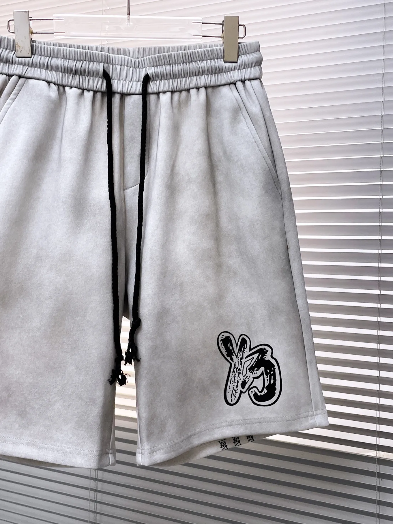 Y 3 Complete three standards 2026 summer New Arrival men's casual shorts, advanced custom-made Breathable fabric Breathable fabric with high elasticity and comfort, impeccable details, top-grade accessories, original logo design concept, delicate and soft feel! The upper body fit is awesome! Size: M-XXXL Please state your height and weight when ordering