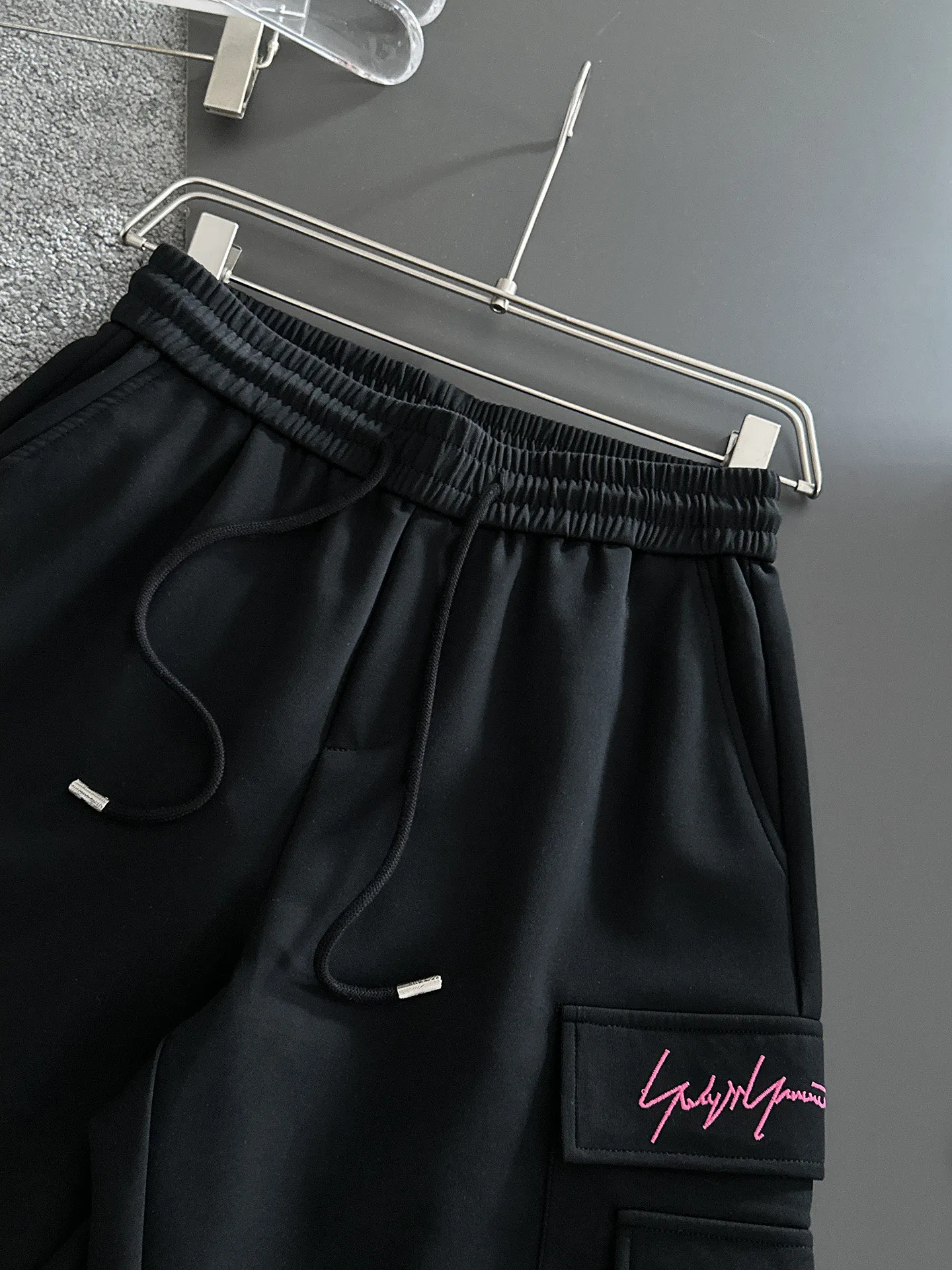 Y 3 Complete three standards 2026 summer New Arrival men's casual shorts, advanced custom-made Breathable fabric Breathable fabric with high elasticity and comfort, impeccable details, top-grade accessories, original logo design concept, delicate and soft feel! The upper body fit is awesome! Size: M-XXXL Please state your height and weight when ordering
