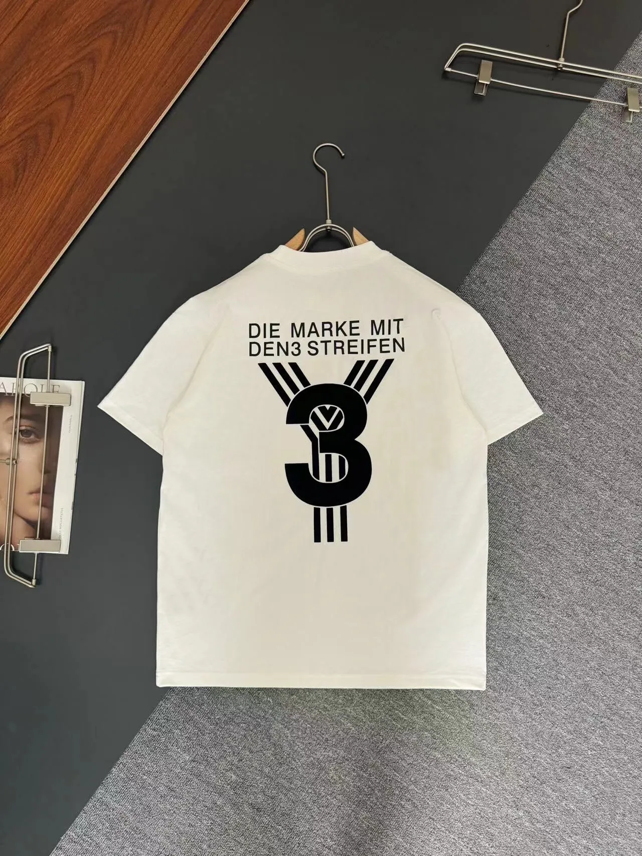 Y-3*Yoji Yamamoto*The most New Arrival round neck fashionable short-sleeved T-shirt in spring and summer, flocking➕printing process logo design, heavyweight pure cotton double yarn pure cotton fabric! Comfortable against the skin, durable and easy to wear, meticulous original craftsmanship, a must-have for casual Versatile Sizes S M L XL XXL