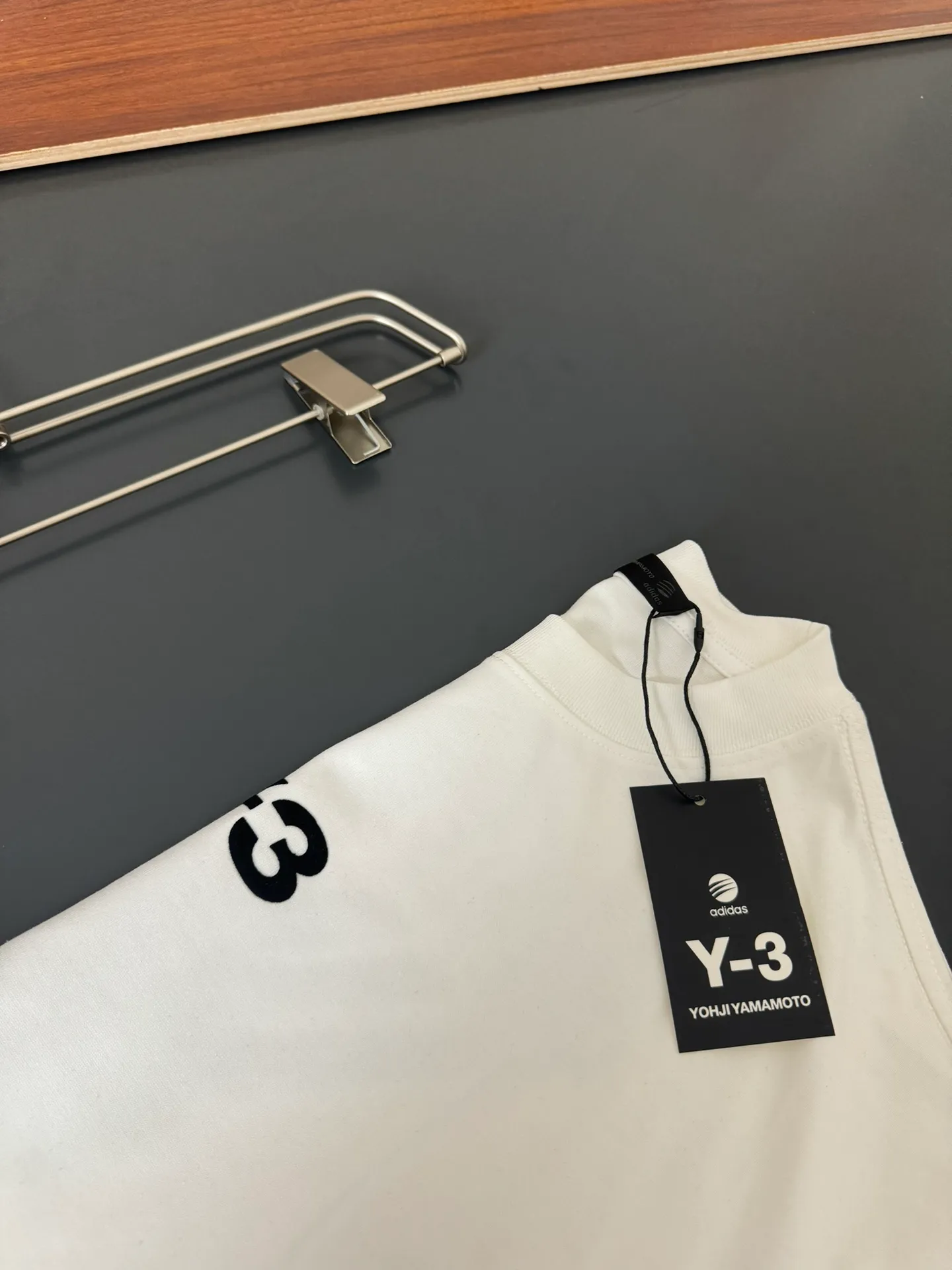 Y-3*Yoji Yamamoto*The most New Arrival round neck fashionable short-sleeved T-shirt in spring and summer, flocking➕printing process logo design, heavyweight pure cotton double yarn pure cotton fabric! Comfortable against the skin, durable and easy to wear, meticulous original craftsmanship, a must-have for casual Versatile Sizes S M L XL XXL