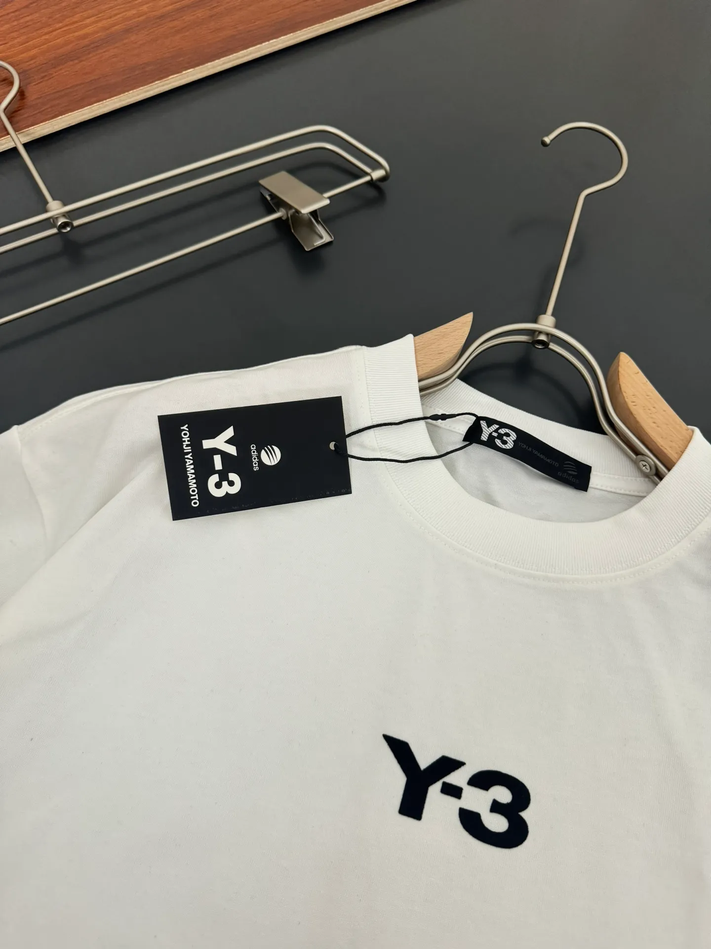 Y-3*Yoji Yamamoto*The most New Arrival round neck fashionable short-sleeved T-shirt in spring and summer, flocking➕printing process logo design, heavyweight pure cotton double yarn pure cotton fabric! Comfortable against the skin, durable and easy to wear, meticulous original craftsmanship, a must-have for casual Versatile Sizes S M L XL XXL