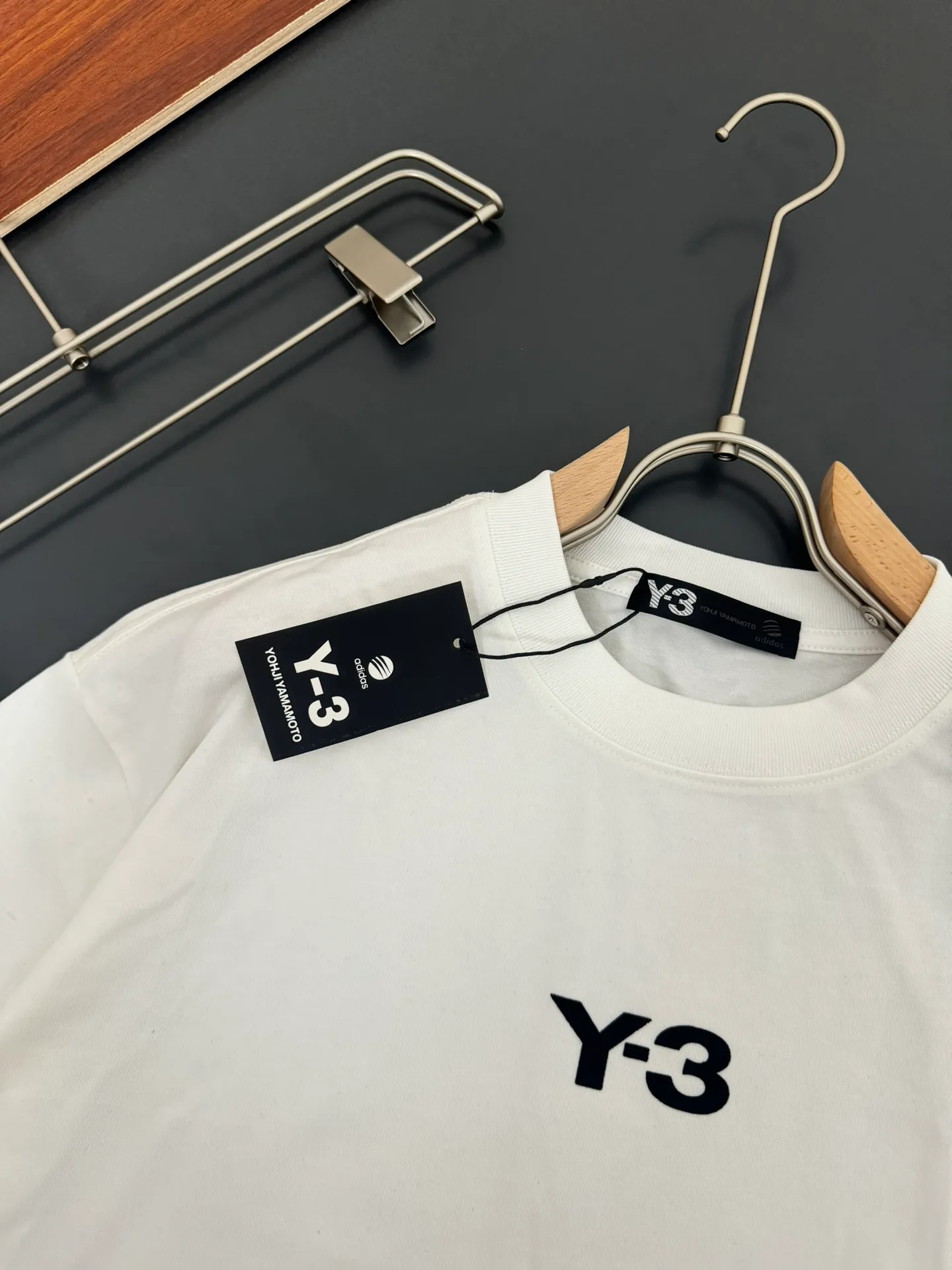 Y-3*Yoji Yamamoto*The most New Arrival round neck fashionable short-sleeved T-shirt in spring and summer, flocking➕printing process logo design, heavyweight pure cotton double yarn pure cotton fabric! Comfortable against the skin, durable and easy to wear, meticulous original craftsmanship, a must-have for casual Versatile Sizes S M L XL XXL