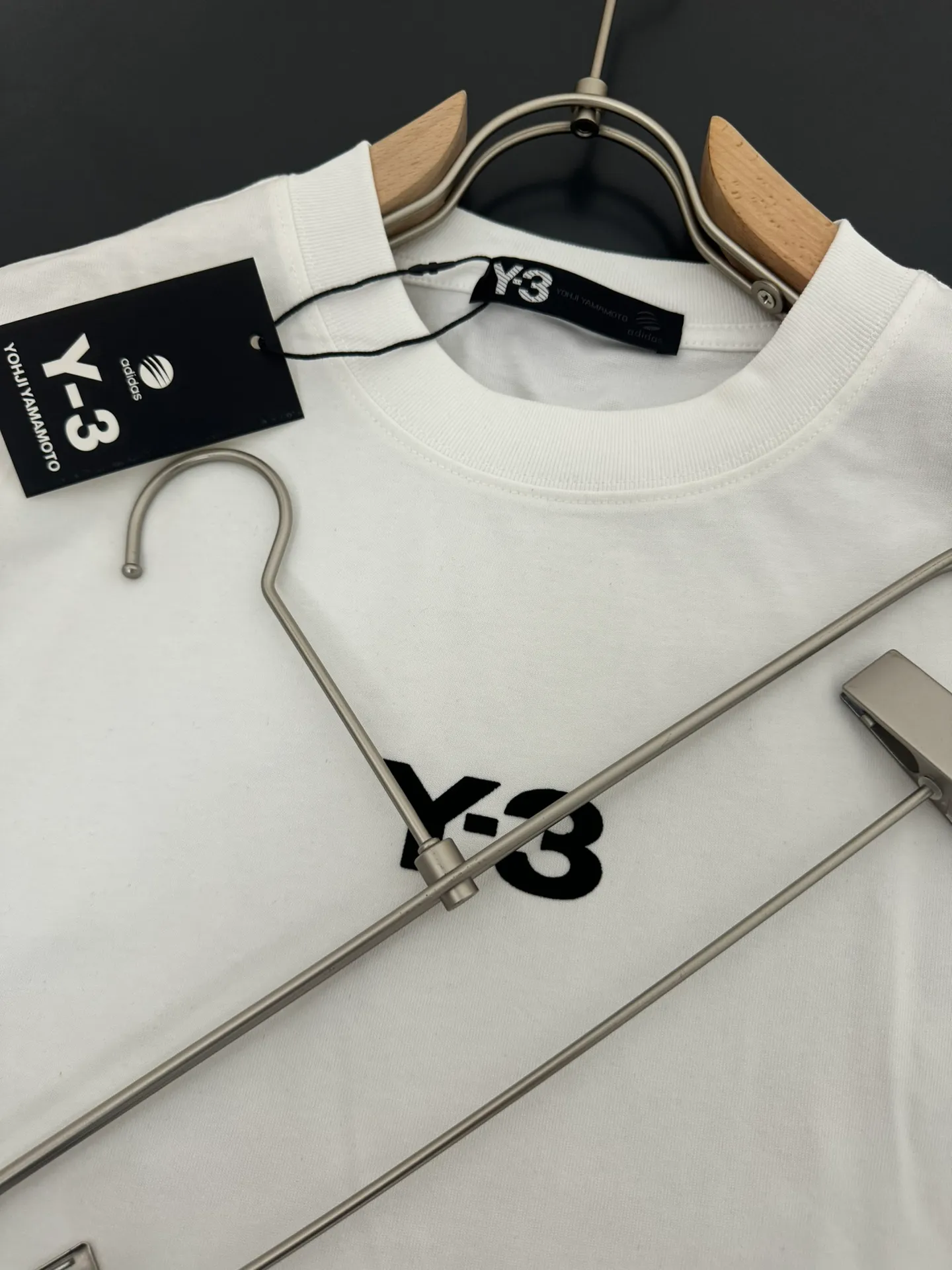 Y-3*Yoji Yamamoto*The most New Arrival round neck fashionable short-sleeved T-shirt in spring and summer, flocking➕printing process logo design, heavyweight pure cotton double yarn pure cotton fabric! Comfortable against the skin, durable and easy to wear, meticulous original craftsmanship, a must-have for casual Versatile Sizes S M L XL XXL