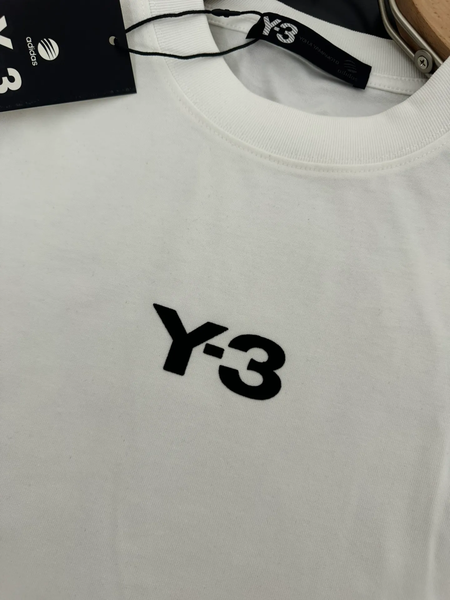 Y-3*Yoji Yamamoto*The most New Arrival round neck fashionable short-sleeved T-shirt in spring and summer, flocking➕printing process logo design, heavyweight pure cotton double yarn pure cotton fabric! Comfortable against the skin, durable and easy to wear, meticulous original craftsmanship, a must-have for casual Versatile Sizes S M L XL XXL