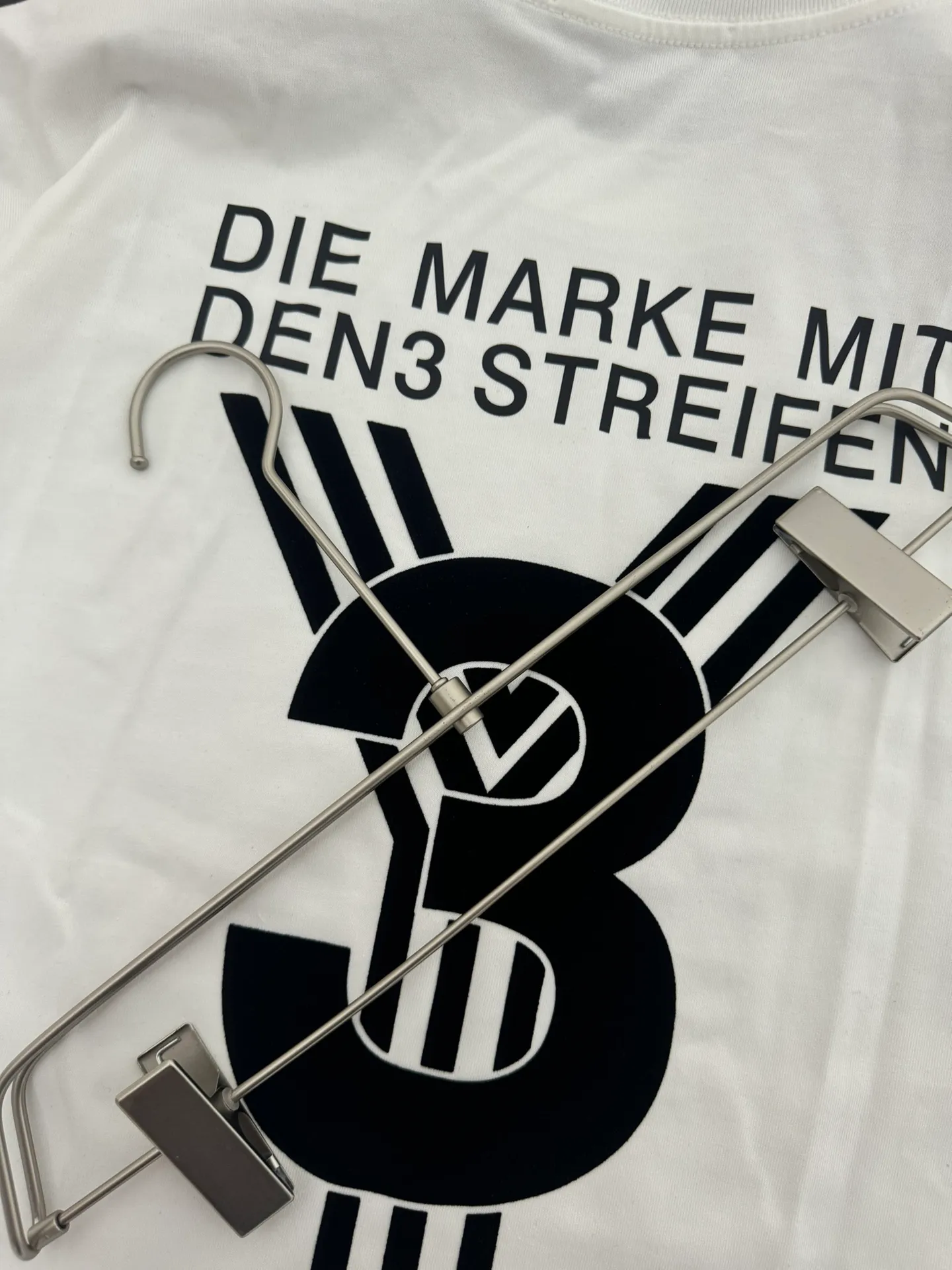 Y-3*Yoji Yamamoto*The most New Arrival round neck fashionable short-sleeved T-shirt in spring and summer, flocking➕printing process logo design, heavyweight pure cotton double yarn pure cotton fabric! Comfortable against the skin, durable and easy to wear, meticulous original craftsmanship, a must-have for casual Versatile Sizes S M L XL XXL