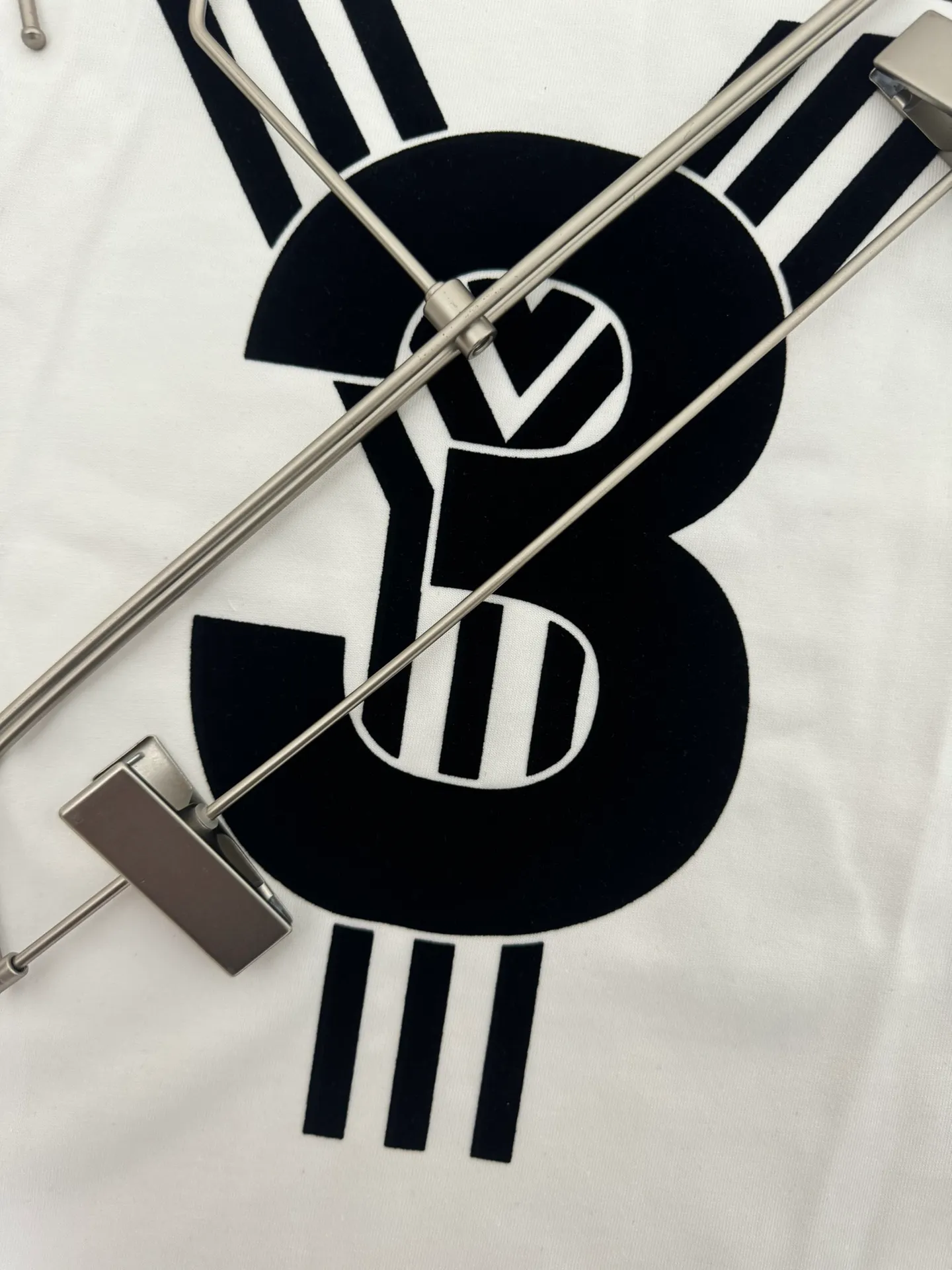 Y-3*Yoji Yamamoto*The most New Arrival round neck fashionable short-sleeved T-shirt in spring and summer, flocking➕printing process logo design, heavyweight pure cotton double yarn pure cotton fabric! Comfortable against the skin, durable and easy to wear, meticulous original craftsmanship, a must-have for casual Versatile Sizes S M L XL XXL