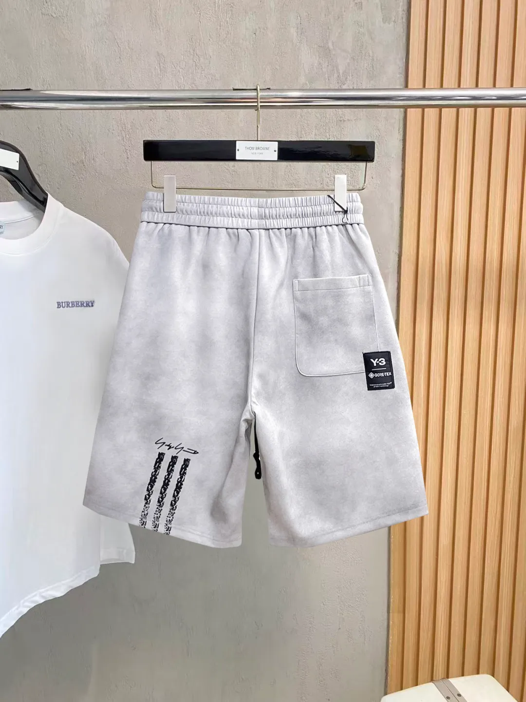 Y 3 Complete three standards 2026 summer New Arrival men's casual shorts, advanced custom-made Breathable fabric Breathable fabric with high elasticity and comfort, impeccable details, top-grade accessories, original logo design concept, delicate and soft feel! The upper body fit is awesome! Size: M-XXXL Please state your height and weight when ordering