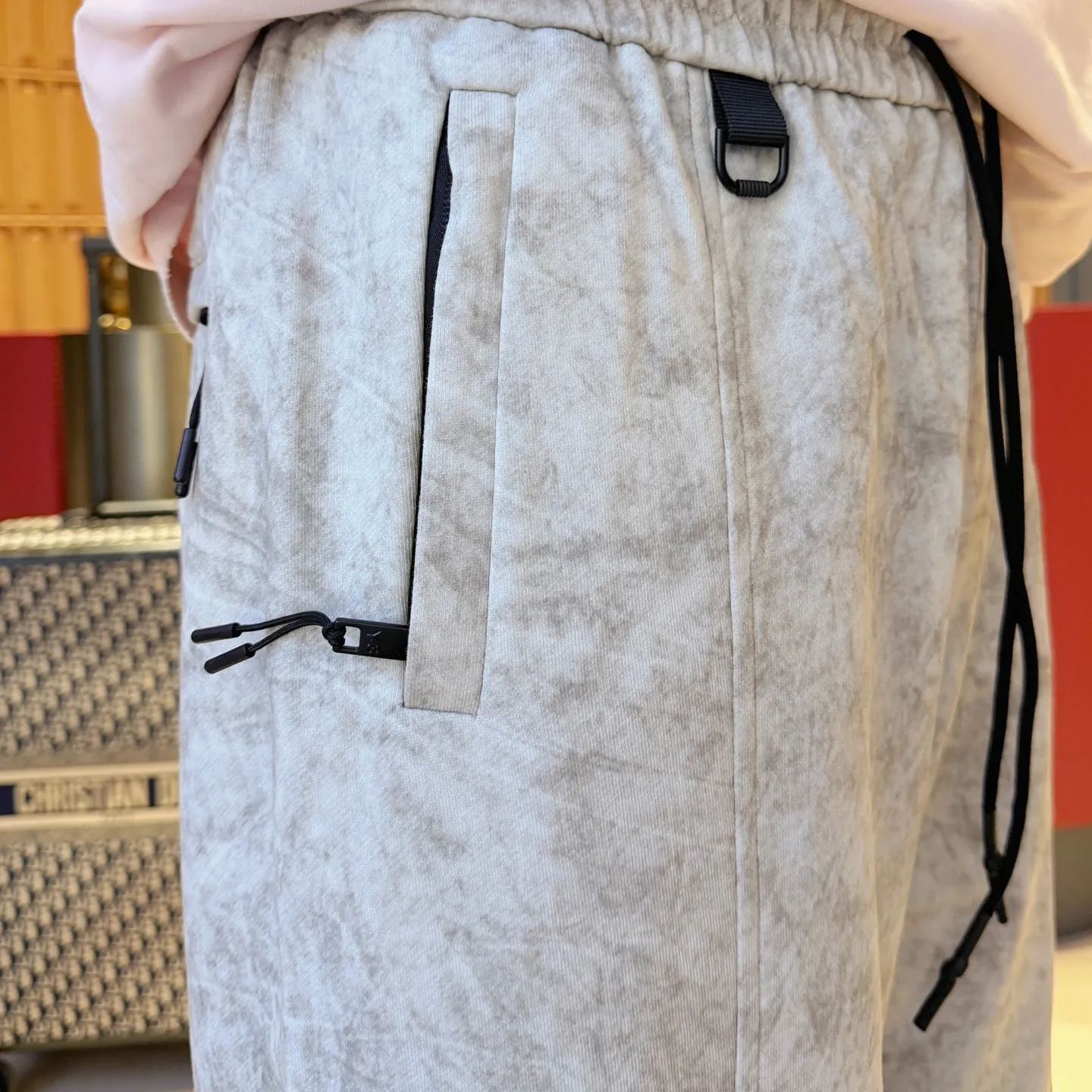 Y 3 [Higher version] The latest products for autumn and winter 2026, available at the counter simultaneously, original goods, fashionable casual trousers and casual pants, using imported original fabrics, top-grade embroidery 🪡 craft letter pattern logo, original hardware accessories decoration, simple yet fashionable, fashionable and handsome upper body, Sizes: M-3XL