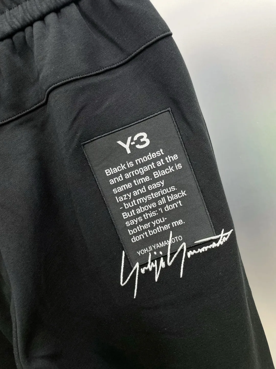 Y 3 Yohji Yamamoto 2026 Autumn and Winter New Arrival brand LOGO casual pants and trousers DD are on sale simultaneously on the official website. Brand Classic LOGO casual pants, customized fabrics, excellent comfort and strong touch. Highly recognisable, perfect appearance and craftsmanship. Size:M-3XL