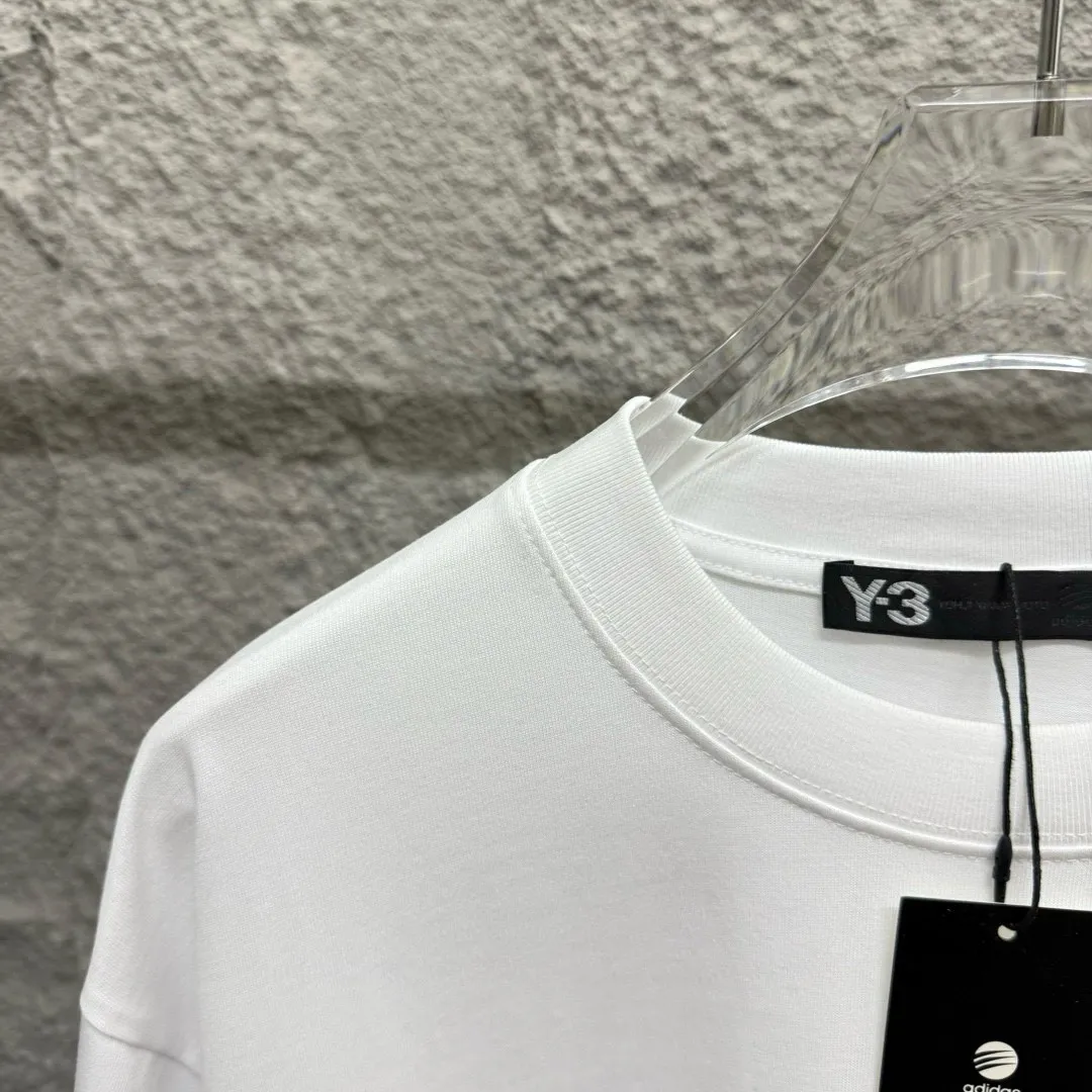 Y 3*Yamamoto*Yoji 2025 Spring and Summer New Arrival Simple signature letter embroidery Y-3 printing on the back Customized double yarn plain cotton fabric Short-sleeved T-shirt Men and women Same Style Size: S (90-130 pounds) M (120-150 pounds) L (140-165 pounds) XL (160-180 pounds) XXL (180 pounds) Color: Black White