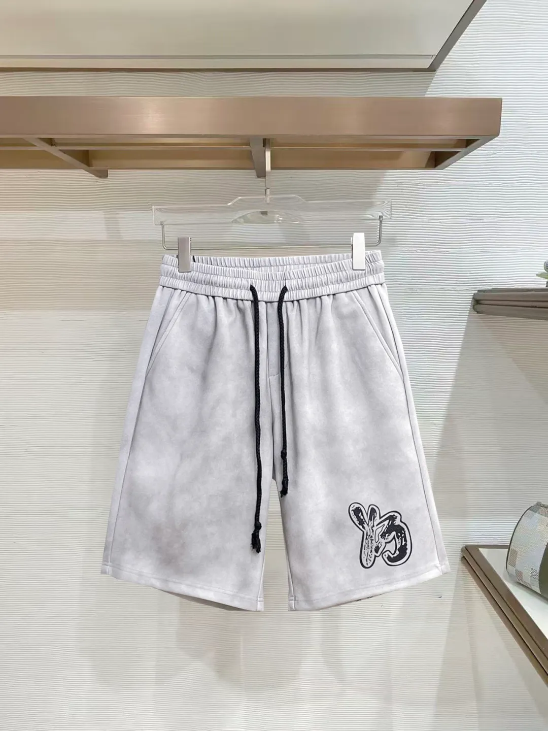 Y 3 Complete three standards 2026 summer New Arrival men's casual shorts, advanced custom-made Breathable fabric Breathable fabric with high elasticity and comfort, impeccable details, top-grade accessories, original logo design concept, delicate and soft feel! The upper body fit is awesome! Size: M-XXXL Please state your height and weight when ordering