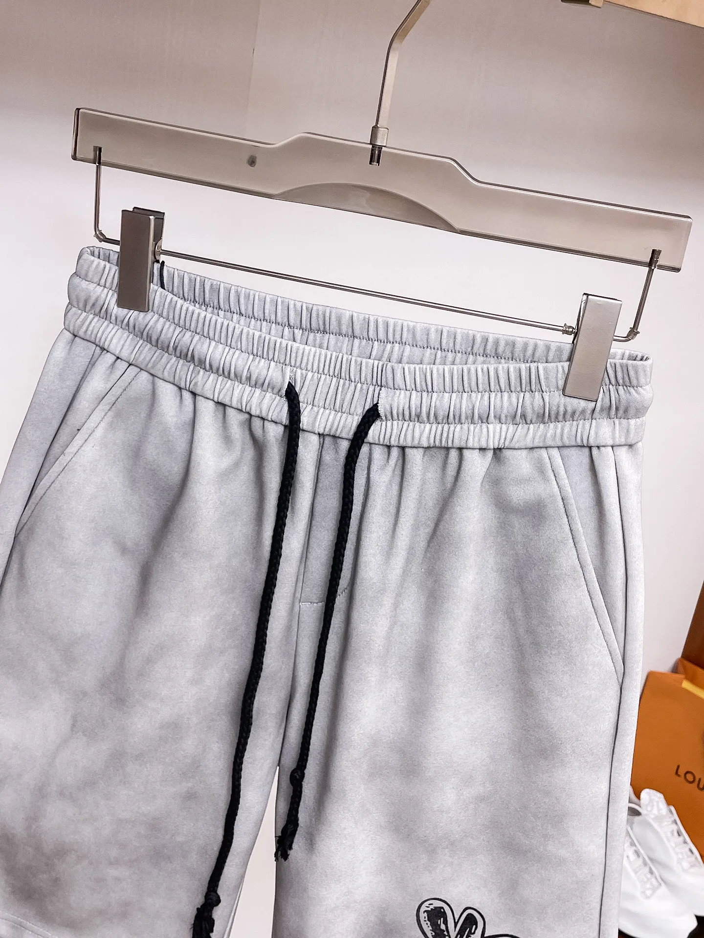 Y 3 Complete three standards 2025 summer New Arrival men's casual shorts, advanced custom-made Breathable fabric Breathable fabric with high stretch and comfort, impeccable details, top-grade accessories, original logo design concept, delicate and soft feel! The upper body fit is awesome! Size: M-XXXL Please state your height and weight when ordering