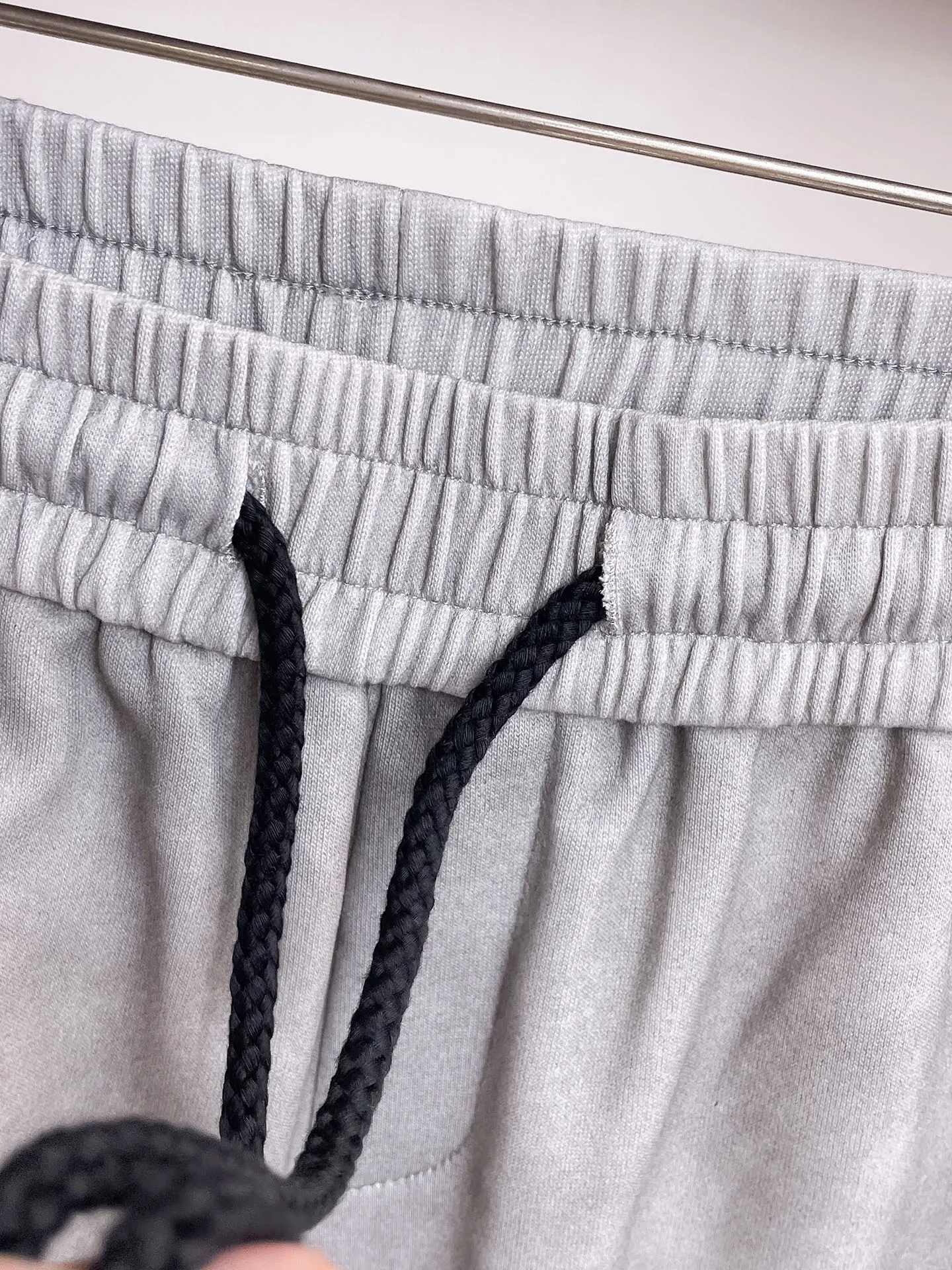 Y 3 Complete three standards 2025 summer New Arrival men's casual shorts, advanced custom-made Breathable fabric Breathable fabric with high stretch and comfort, impeccable details, top-grade accessories, original logo design concept, delicate and soft feel! The upper body fit is awesome! Size: M-XXXL Please state your height and weight when ordering