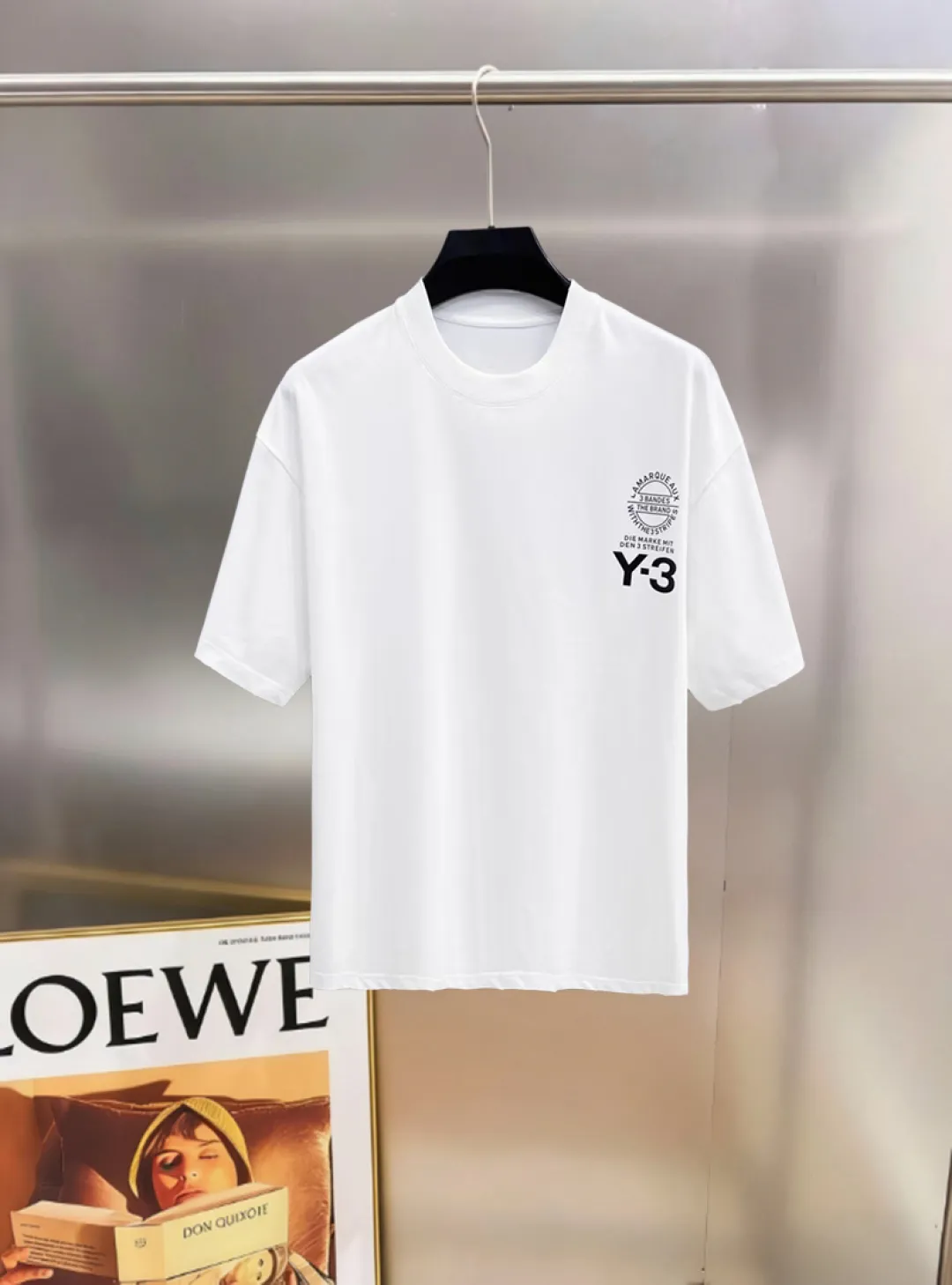 Y-3 2026SS Spring and Summer Newest Arrival round neck fashionable short-sleeved T-shirt, synchronized with the official website, pure cotton fabric at the counter! It is close to the skin and comfortable, durable and easy to wear. The collar, cuffs and hem are all distressed and frayed. Classic simple logo design. The original craftsmanship is meticulous. Men and women have the same style. Sizes S-XXL