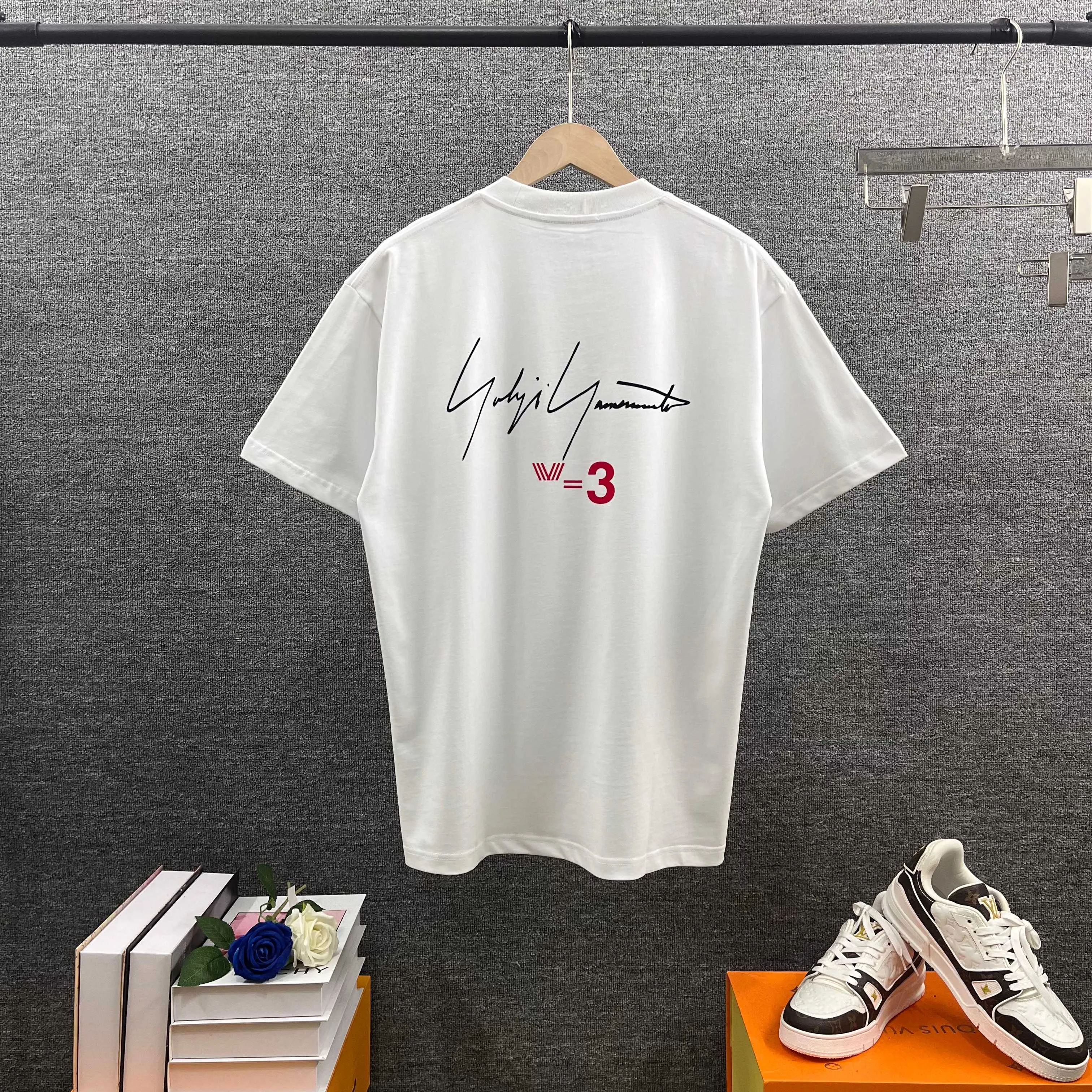 Y 3* * *yoji 2026 Spring and Summer New Arrival Simple signature letters Y-3 flocking technology Double yarn custom plain cotton fabric Short-sleeved T-shirt Men and women Same Style Color: Black White Size: S (90-130 pounds) M (120-150 pounds) L (140-165 pounds) XL (160-180 pounds) XXL (180 pounds)