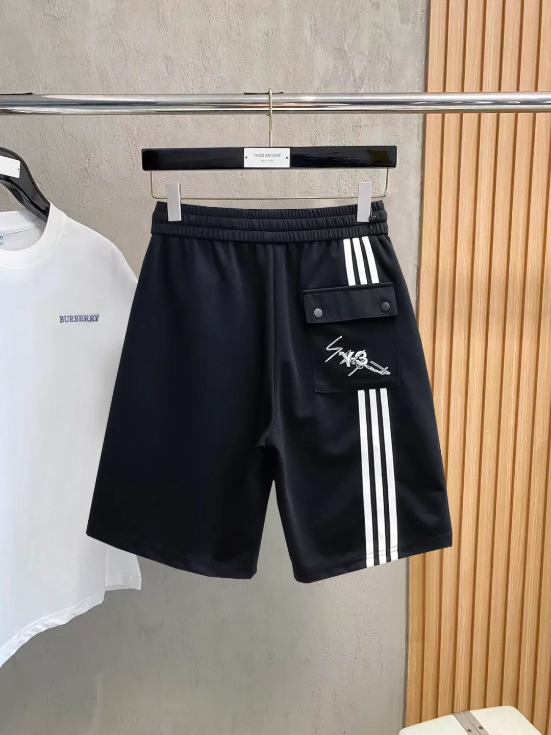 Y 3 Complete three standards 2026 summer New Arrival men's casual shorts, advanced custom-made Breathable fabric Breathable fabric with high elasticity and comfort, impeccable details, top-grade accessories, original logo design concept, delicate and soft feel! The upper body fit is awesome! Size: M-XXXL Please state your height and weight when ordering