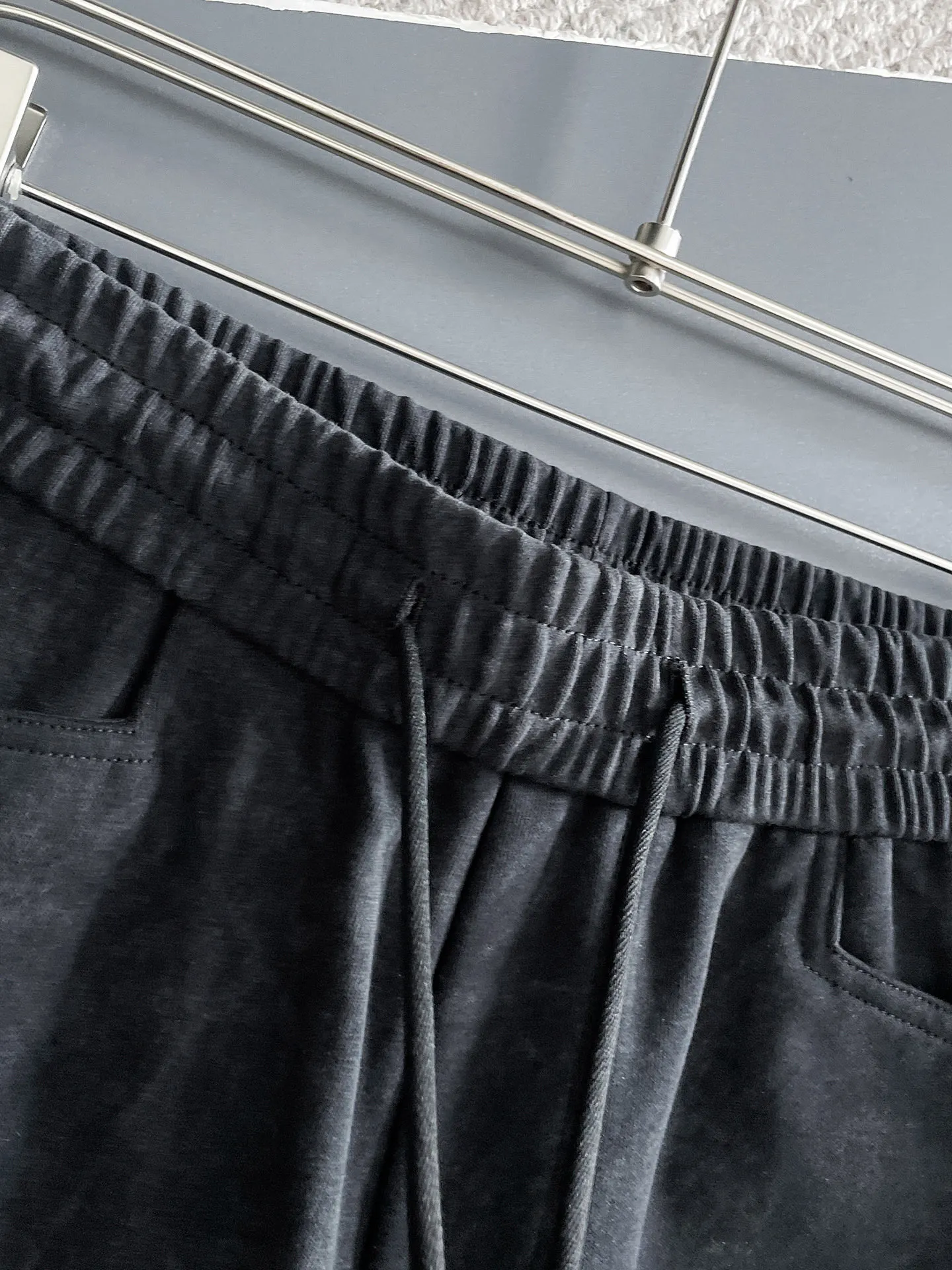 Y 3 🆕2026 Autumn and Winter New Arrival trousers and casual pants🎁 are on sale simultaneously on the official website. Brand Classic LOGO casual pants, customized fabrics, excellent comfort and strong touch. Highly recognisable, perfect appearance and craftsmanship. Size:M-3XL