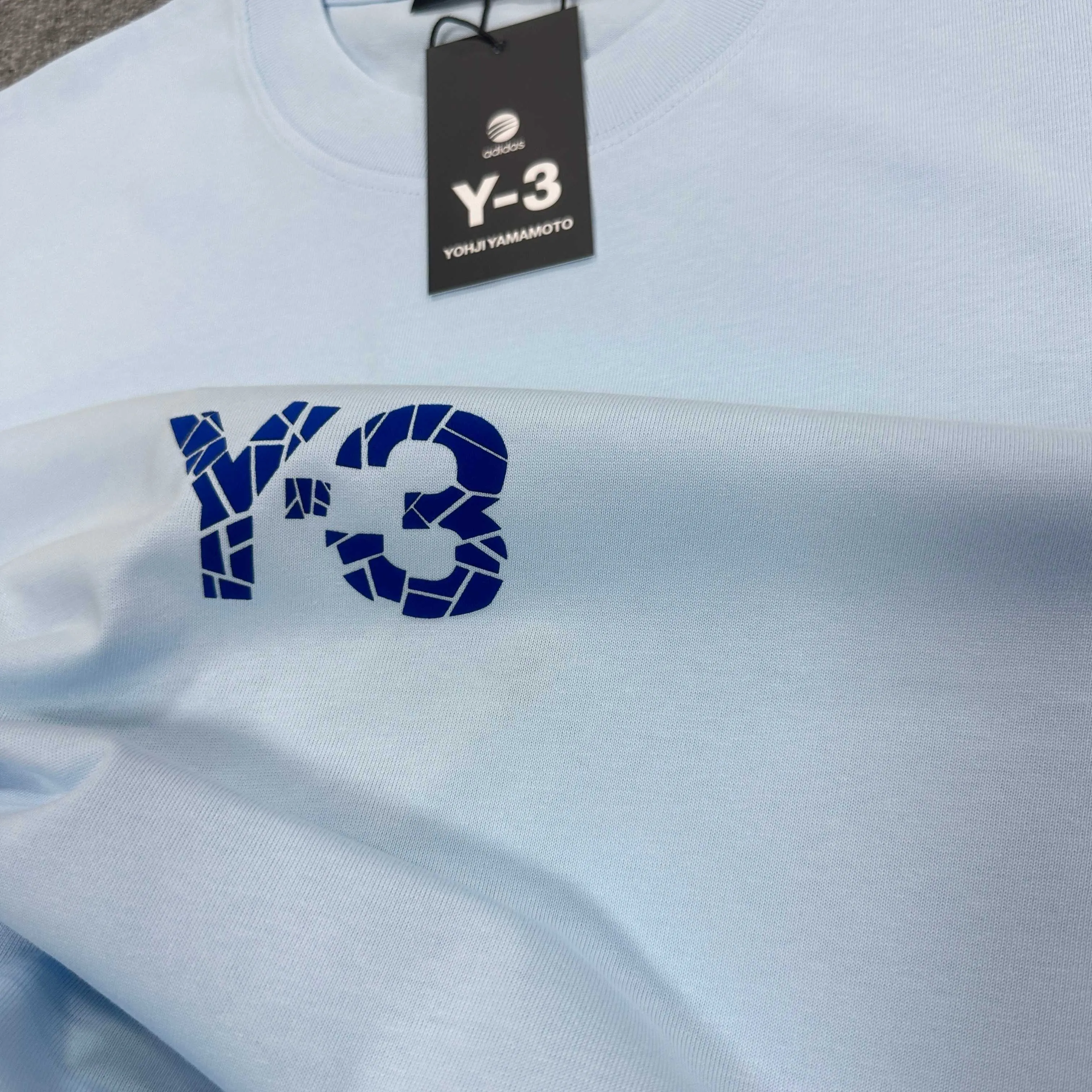 Y 3*Yamamoto*Yoji 2025 Spring and Summer New Arrival Simple signature letters three-dimensional flocking three-dimensional technology Y-3 Customized double yarn plain cotton fabric Short-sleeved T-shirt Men and women Same Style Color: Black White Light Pink Light Blue Size: S (90-130 catties) M (120-150 catties) L (140-165 catties) XL (160-180 catties) XXL (180 pounds)