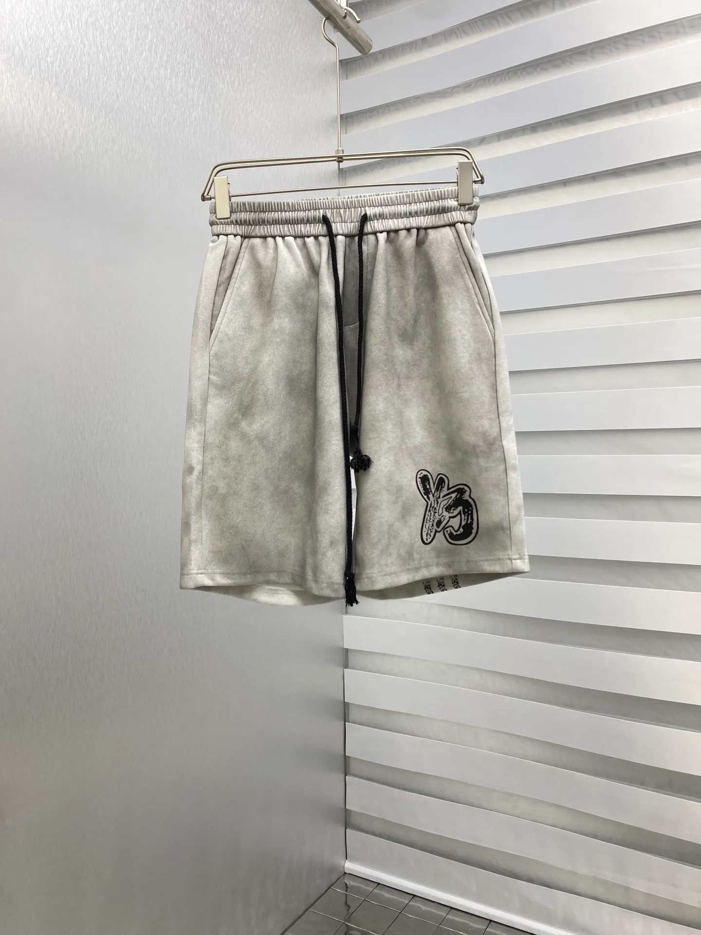 Y 3 2026 Summer New Arrival letter LOGO casual shorts, advanced custom Breathable fabric, Breathable elasticity and comfort, impeccable details, top accessories, original logo design concept, delicate and soft feel! The upper body fit is awesome! Size: M-XXXL Please state your height and weight when ordering