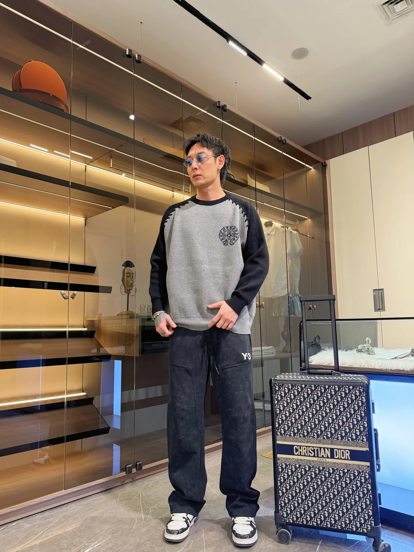 Y 3 🆕2026 Autumn and Winter New Arrival trousers and casual pants🎁 are on sale simultaneously on the official website. Brand Classic LOGO casual pants, customized fabrics, excellent comfort and strong touch. Highly recognisable, perfect appearance and craftsmanship. Size:M-3XL