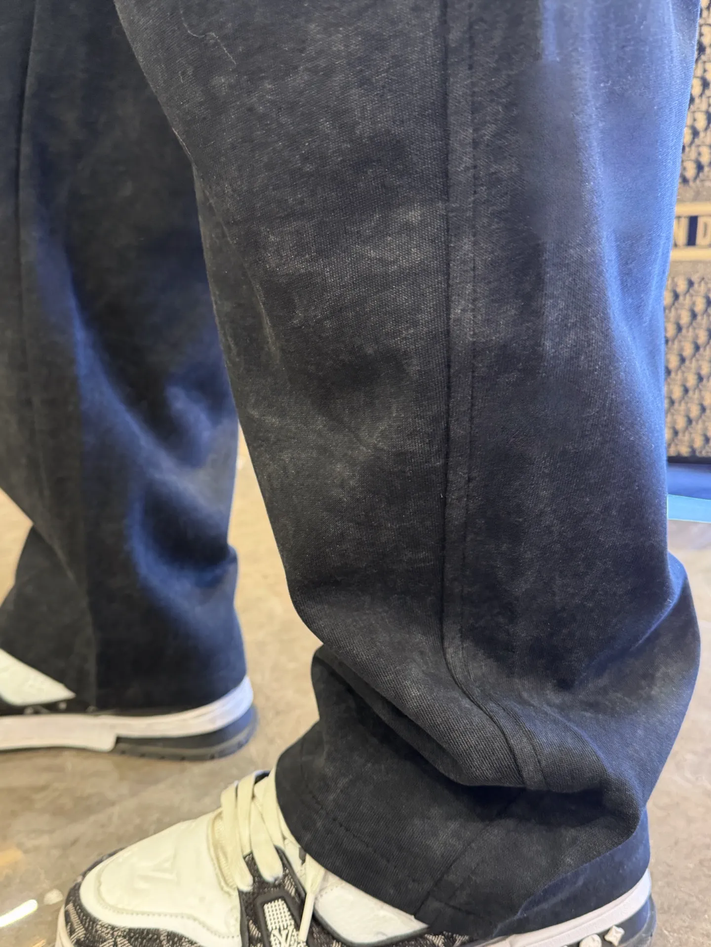 Y 3 🆕2026 Autumn and Winter New Arrival trousers and casual pants🎁 are on sale simultaneously on the official website. Brand Classic LOGO casual pants, customized fabrics, excellent comfort and strong touch. Highly recognisable, perfect appearance and craftsmanship. Size:M-3XL