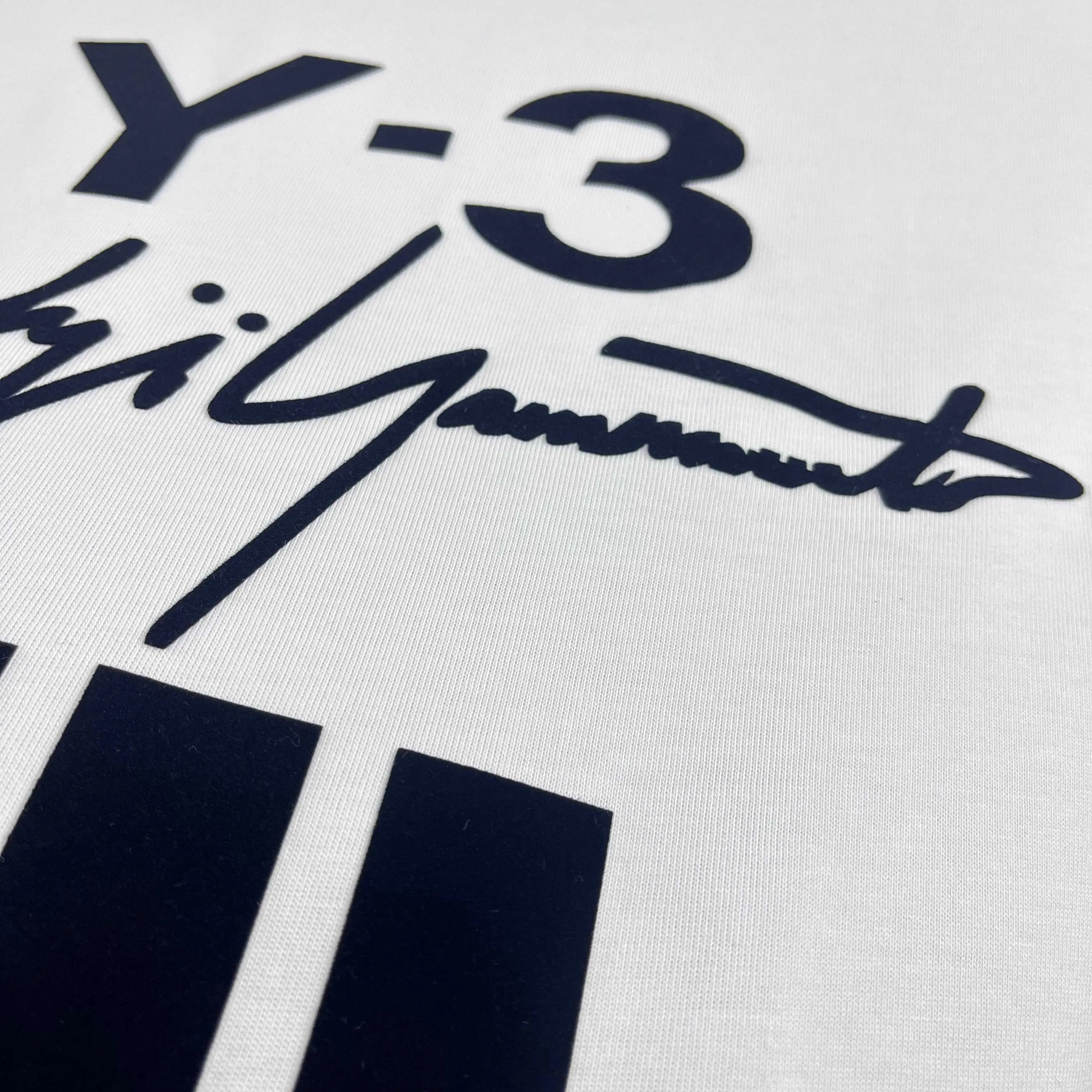 Y 3* * *yoji 2026 spring and summer New Arrival Classic signature letter flocking logo technology Y-3 signature model Double yarn custom plain cotton fabric Short-sleeved T-shirt Men and women Same Style Color: Black White Wine Red Size: S (90-130 pounds) M (120-150 pounds) L (140-165 pounds) XL (160-180 pounds) XXL (180 pounds)