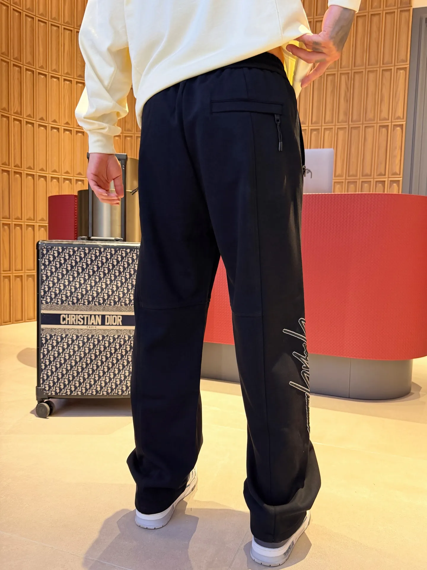 Y 3 [Higher version] The latest products for autumn and winter 2026, available at the counter simultaneously, original goods, fashionable casual trousers and casual pants, using imported original fabrics, top-grade embroidery 🪡 craft letter pattern logo, original hardware accessories decoration, simple yet fashionable, fashionable and handsome upper body, Sizes: M-3XL