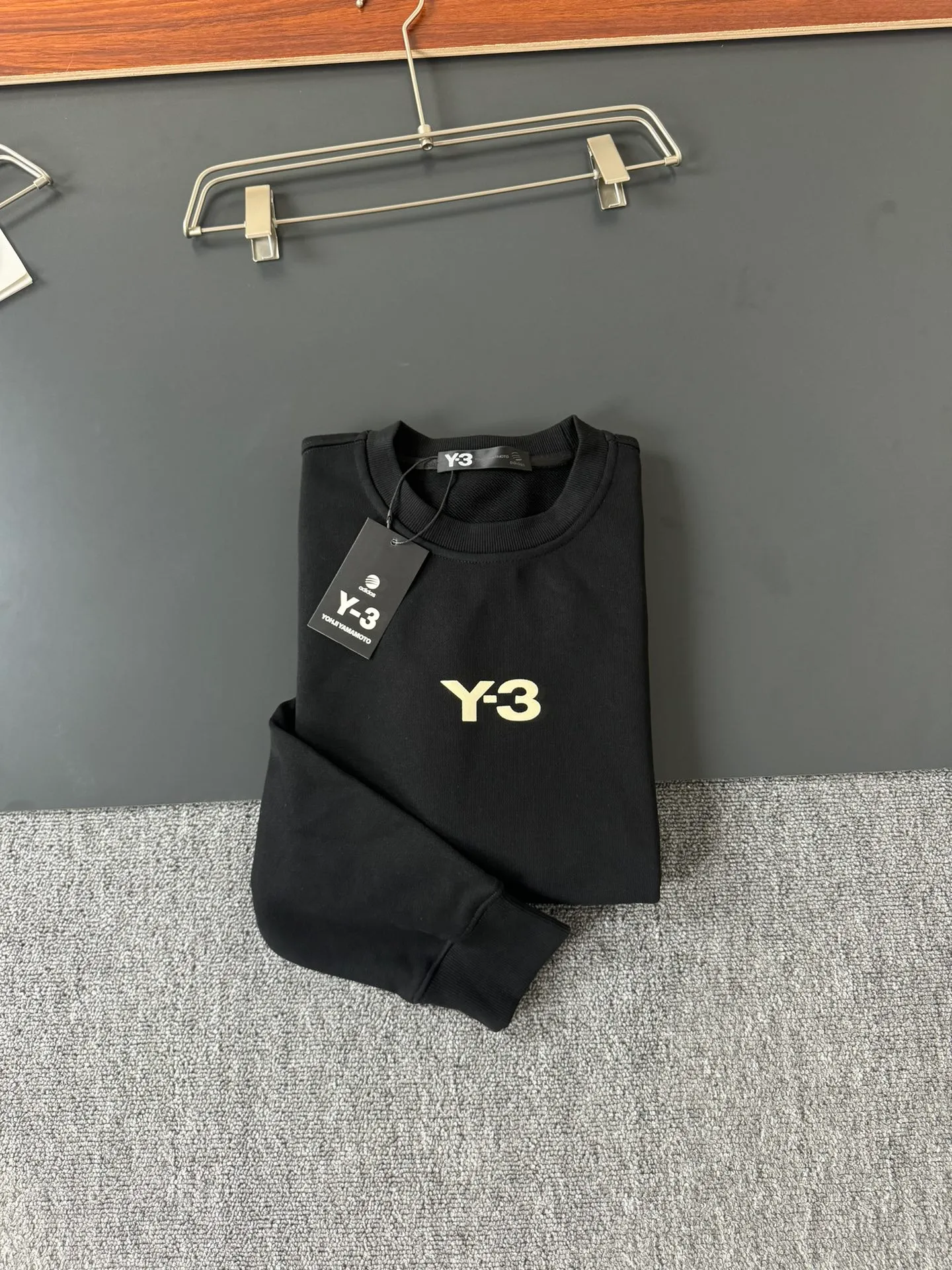 Y-3*Yoji Yamamoto*The most New Arrival round neck fashionable long-sleeved sweatshirt in autumn and winter, flocking➕printing process logo design, pure cotton fabric! Comfortable against the skin, durable and easy to wear, meticulous original craftsmanship, a must-have for casual Versatile Sizes S M L XL XXL