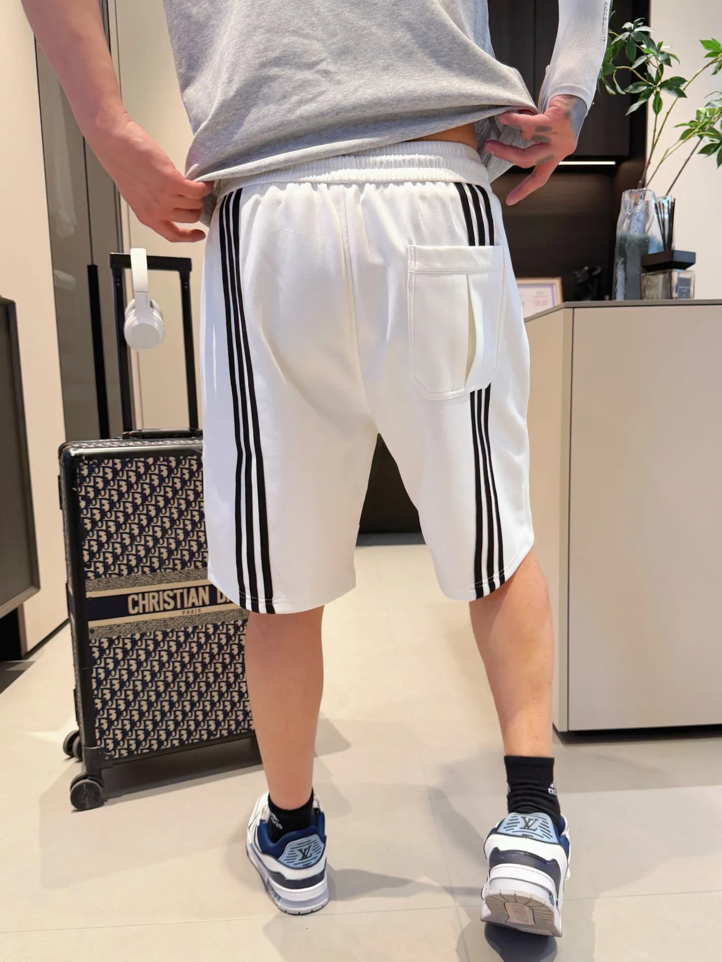 Y 3 Complete three standards 2026 summer New Arrival men's casual shorts, advanced custom-made Breathable fabric Breathable fabric with high elasticity and comfort, impeccable details, top-grade accessories, original logo design concept, delicate and soft feel! The upper body fit is awesome! Size: M-XXXL Please state your height and weight when ordering