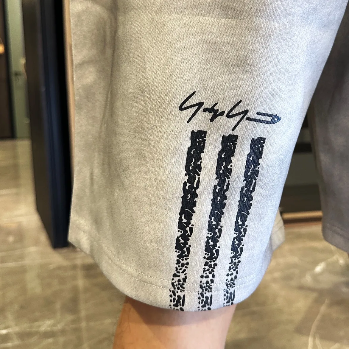 Y 3 Complete three standards 2026 summer New Arrival men's casual shorts, advanced custom-made Breathable fabric Breathable fabric with high elasticity and comfort, impeccable details, top-grade accessories, original logo design concept, delicate and soft feel! The upper body shape is awesome! Size: M-XXXL Please state your height and weight when ordering