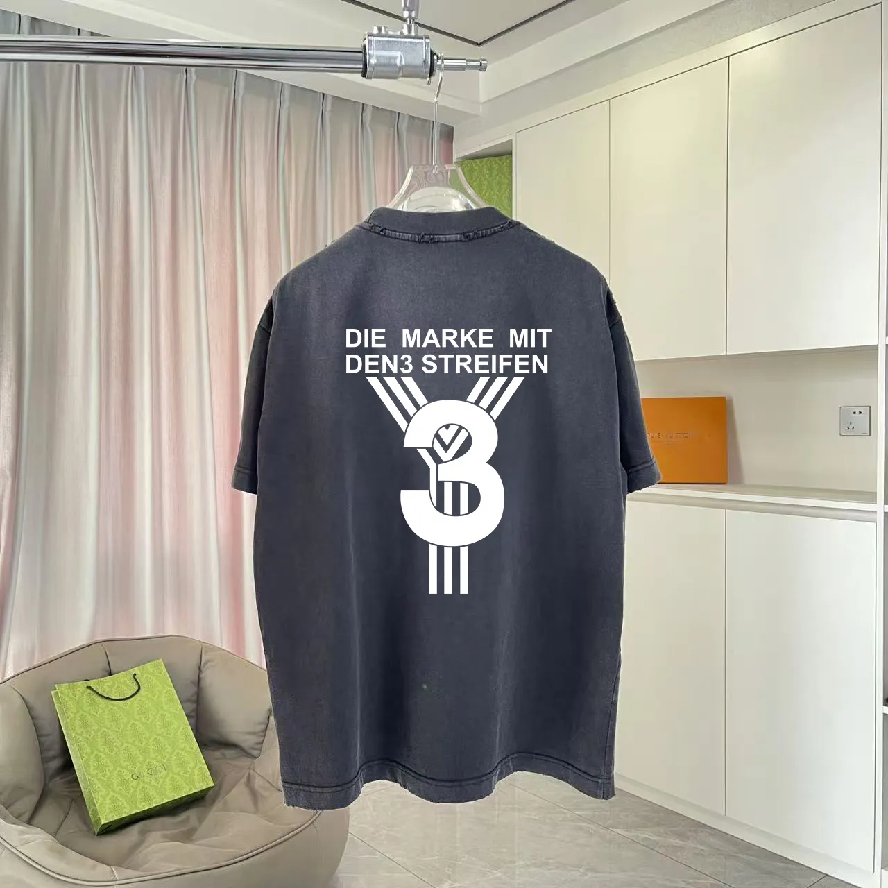Y-3 2025 Summer New Arrival Washed gradient old and worn Personalized letter logo printing Short-sleeved T-shirt Customized fabric g Men and women Same Style Size: S M L XL XXL Five sizes Color: Black Gray Gradient black Gradient red