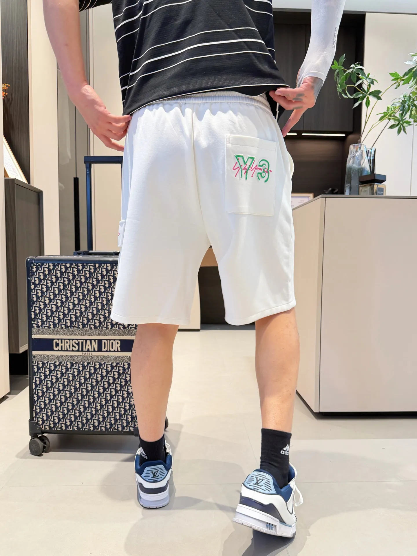 Y 3 Complete three standards 2026 summer New Arrival men's casual shorts, advanced custom-made Breathable fabric Breathable fabric with high elasticity and comfort, impeccable details, top-grade accessories, original logo design concept, delicate and soft feel! The upper body fit is awesome! Size: M-XXXL Please state your height and weight when ordering
