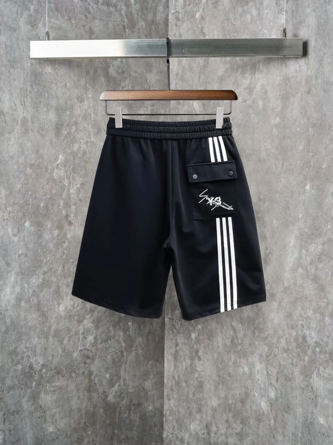Y 3 Complete three standards 2026 summer New Arrival men's casual shorts, advanced custom-made Breathable fabric Breathable fabric with high elasticity and comfort, impeccable details, top-grade accessories, original logo design concept, delicate and soft feel! The upper body fit is awesome! Size: M-XXXL Please state your height and weight when ordering