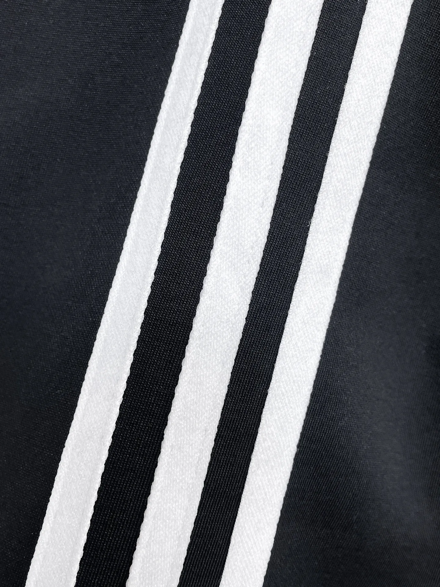 Y 3 Complete three standards 2026 summer New Arrival men's casual shorts, advanced custom-made Breathable fabric Breathable fabric with high elasticity and comfort, impeccable details, top-grade accessories, original logo design concept, delicate and soft feel! The upper body fit is awesome! Size: M-XXXL Please state your height and weight when ordering