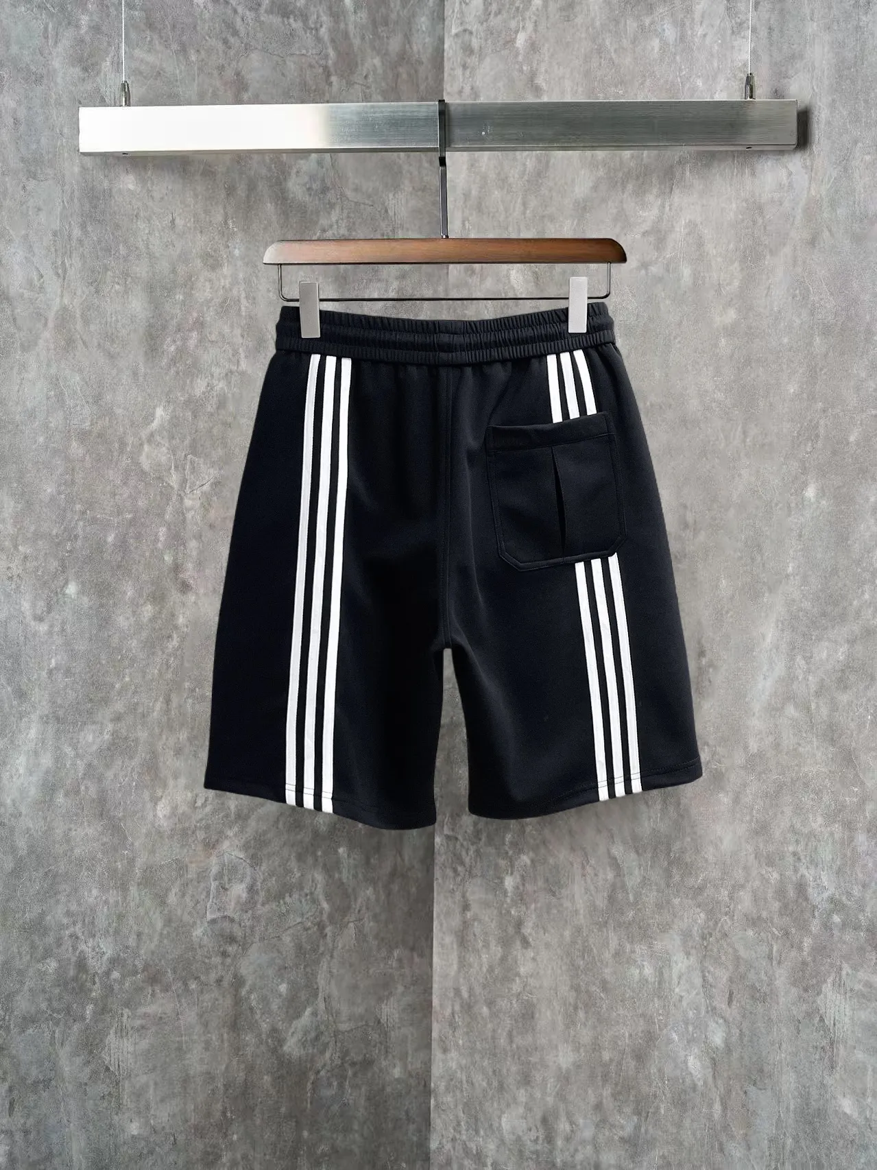 Y 3 Complete three standards 2026 summer New Arrival men's casual shorts, advanced custom-made Breathable fabric Breathable fabric with high elasticity and comfort, impeccable details, top-grade accessories, original logo design concept, delicate and soft feel! The upper body fit is awesome! Size: M-XXXL Please state your height and weight when ordering