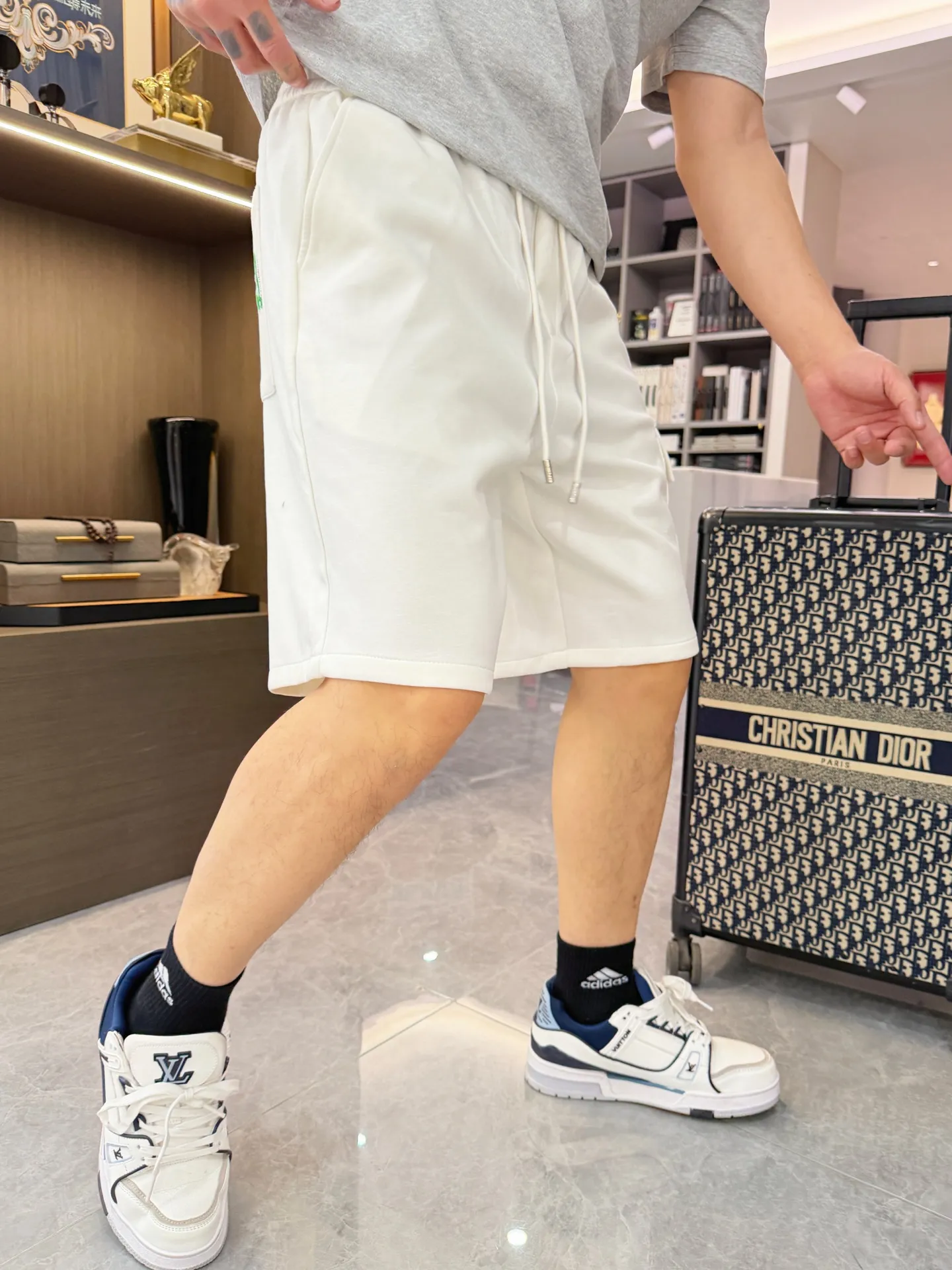 Y 3 Complete three standards 2026 summer New Arrival men's casual shorts, advanced custom-made Breathable fabric Breathable fabric with high elasticity and comfort, impeccable details, top-grade accessories, original logo design concept, delicate and soft feel! The upper body fit is awesome! Size: M-XXXL Please state your height and weight when ordering