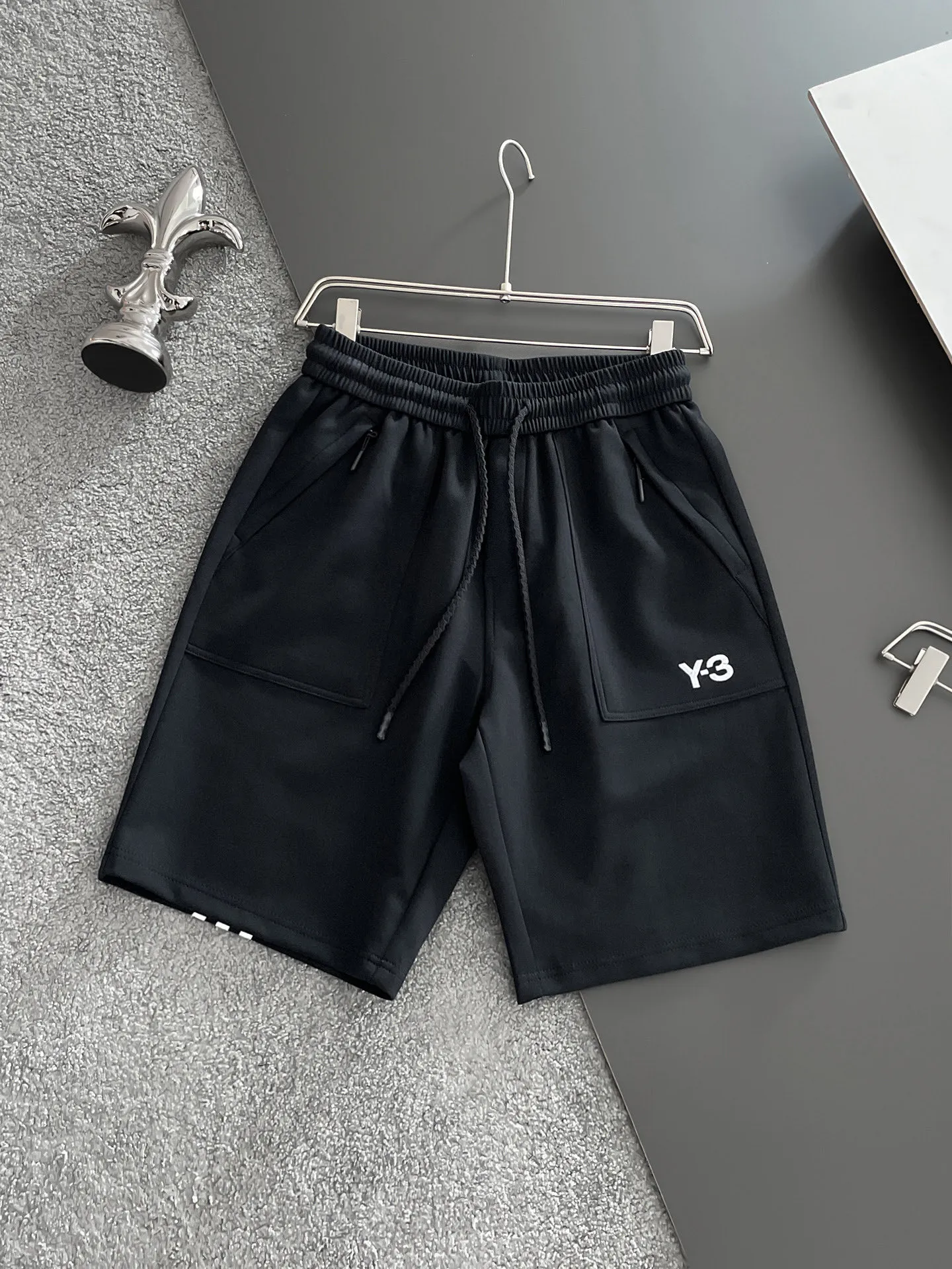 Y 3 Complete three standards 2026 summer New Arrival men's casual shorts, advanced custom-made Breathable fabric Breathable fabric with high elasticity and comfort, impeccable details, top-grade accessories, original logo design concept, delicate and soft feel! The upper body fit is awesome! Size: M-XXXL Please state your height and weight when ordering