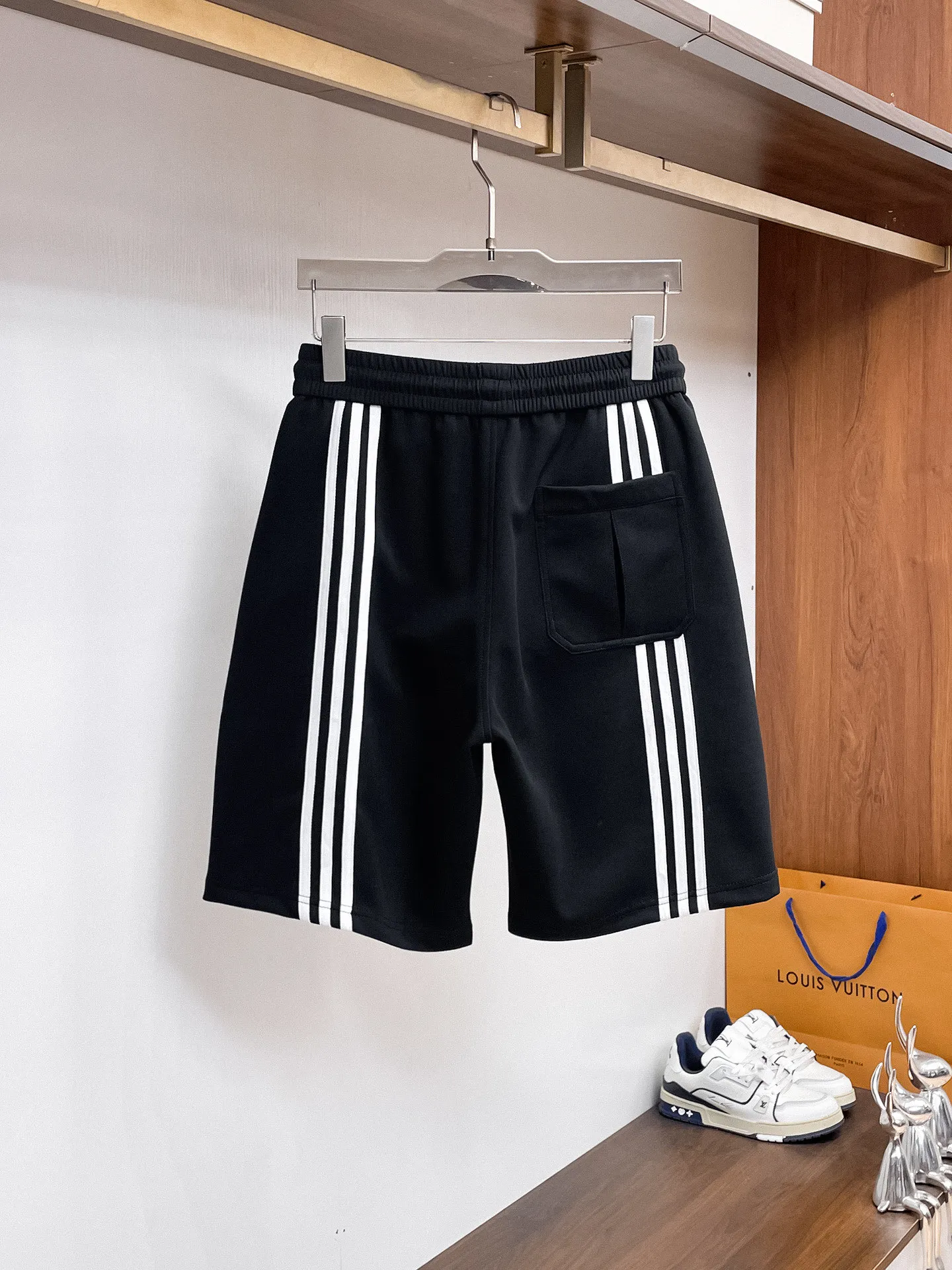 Y 3 Complete three standards 2026 summer New Arrival men's casual shorts, advanced custom-made Breathable fabric Breathable fabric with high elasticity and comfort, impeccable details, top-grade accessories, original logo design concept, delicate and soft feel! The upper body shape is awesome! Size: M-XXXL Please state your height and weight when ordering