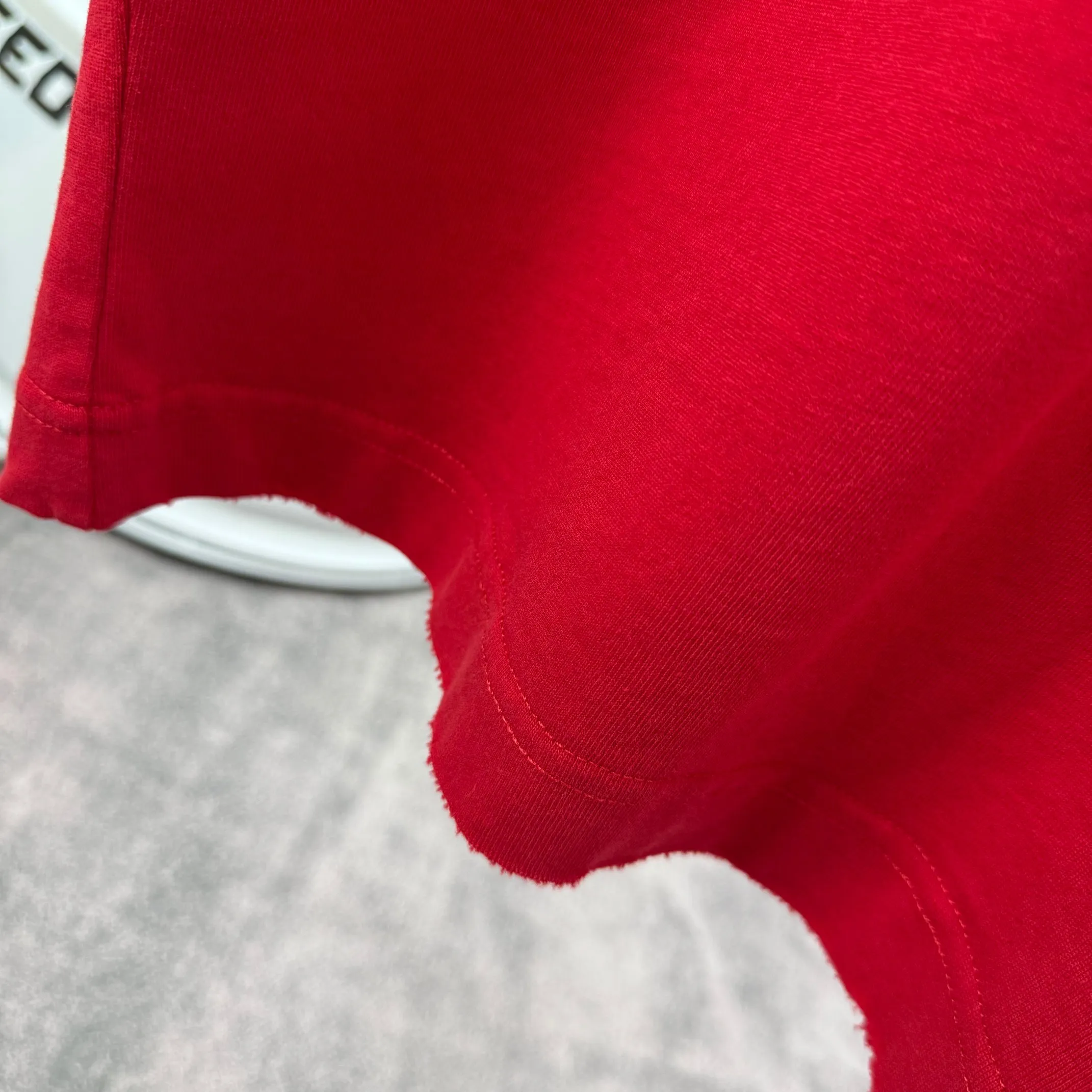 # 95 Y 3*Yamamoto*Yoji 2026 Spring and Summer New Arrival Washed and worn Round neck short-sleeved tee Men and women Same Style Loose version Embroidered letters Color: Washed black Washed white Washed red Washed green Size: S M L XL XXL Size: S (90-130 pounds) M (120-150 pounds) L (140-165 pounds) XL (160-180 pounds) XXL (180 pounds)