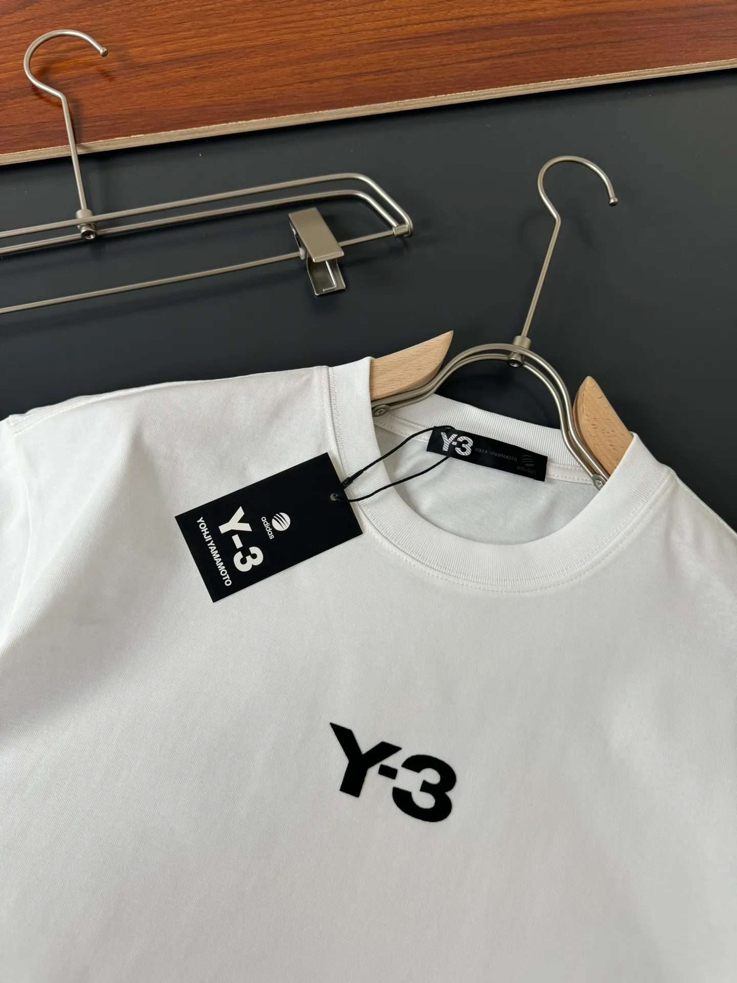 Y-3*Yoji Yamamoto*The most New Arrival round neck fashionable short-sleeved T-shirt in spring and summer, flocking➕printing process logo design, heavyweight pure cotton double yarn pure cotton fabric! Comfortable against the skin, durable and easy to wear, meticulous original craftsmanship, a must-have for casual Versatile Sizes S M L XL XXL