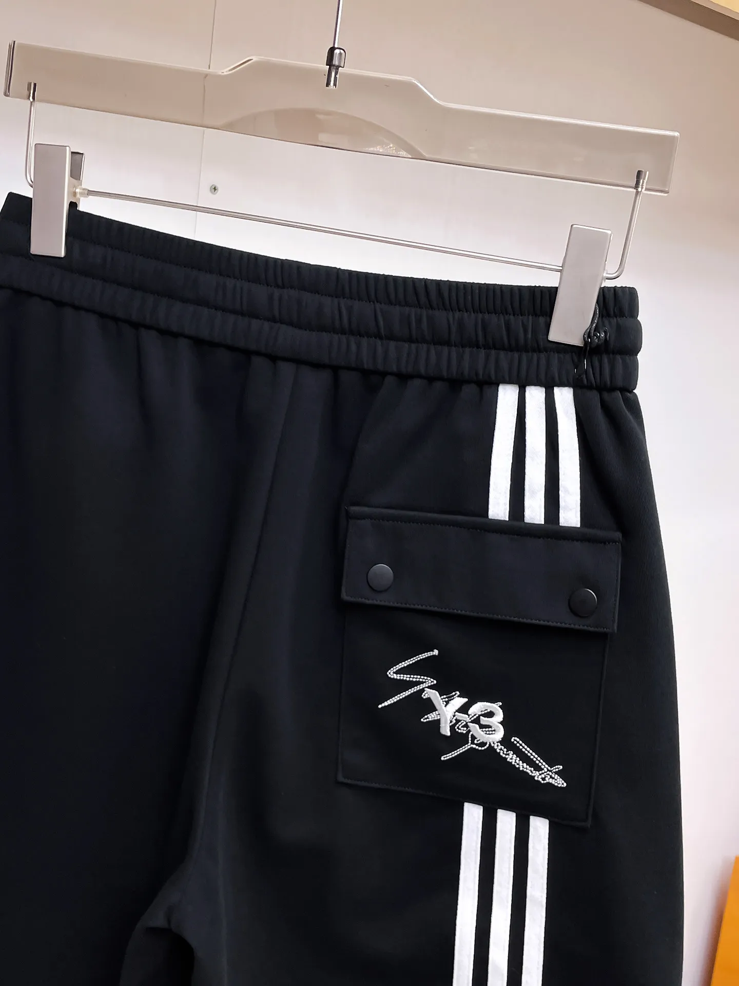 Y 3 Complete three standards 2026 summer New Arrival men's casual shorts, advanced custom-made Breathable fabric Breathable fabric with high elasticity and comfort, impeccable details, top-grade accessories, original logo design concept, delicate and soft feel! The upper body fit is awesome! Size: M-XXXL Please state your height and weight when ordering