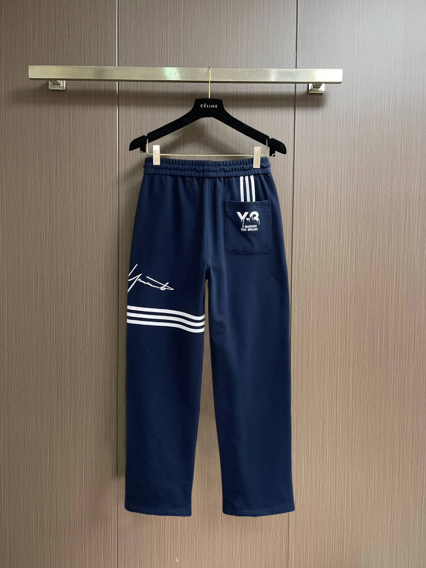 Y 3 [Higher version] The latest products for autumn and winter 2026, available at the counter simultaneously, original goods, fashionable casual trousers and casual pants, using imported original fabrics, top-grade embroidery 🪡 craft letter pattern logo, original hardware accessories decoration, simple yet fashionable, fashionable and handsome upper body, Sizes: M-3XL