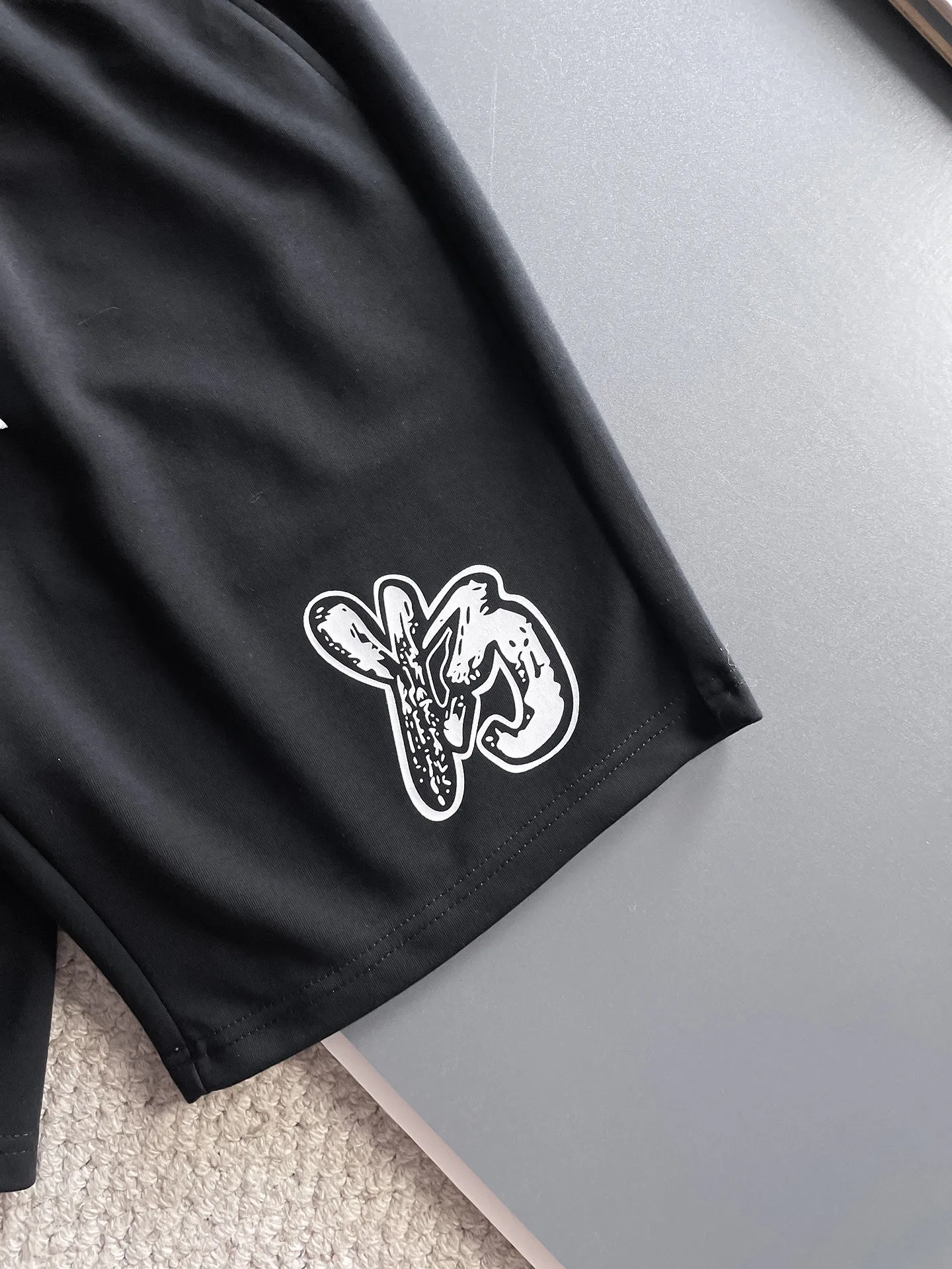 Y 3 Complete three standards 2025 summer New Arrival men's casual shorts, advanced custom-made Breathable fabric Breathable fabric with high stretch and comfort, impeccable details, top-grade accessories, original logo design concept, delicate and soft feel! The upper body fit is awesome! Size: M-XXXL Please state your height and weight when ordering
